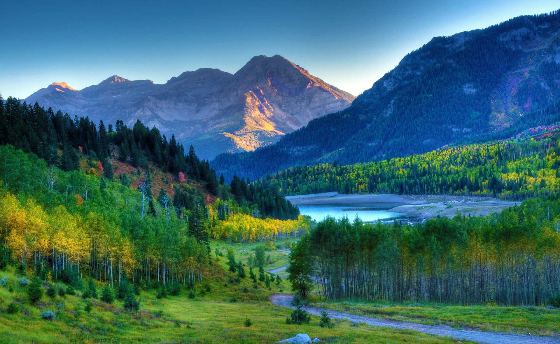 Schöneslandschaftsbild Desktop Die Alpen Wallpaper