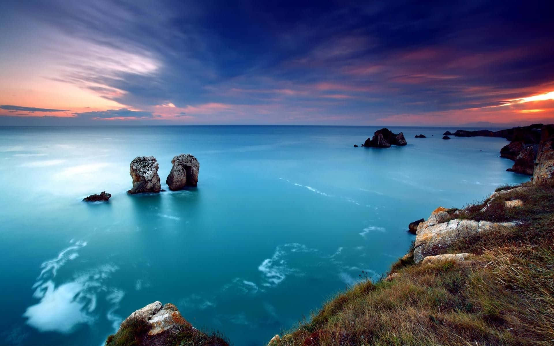 Hermosacosta Con Agua Azul Del Mar Fondo de pantalla