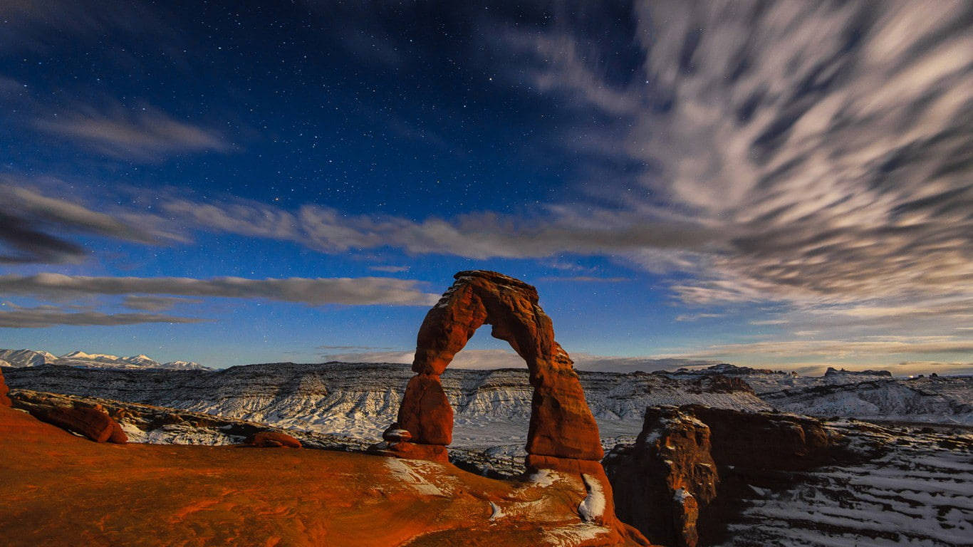 Beautiful Sky At Arches National Park Wallpaper