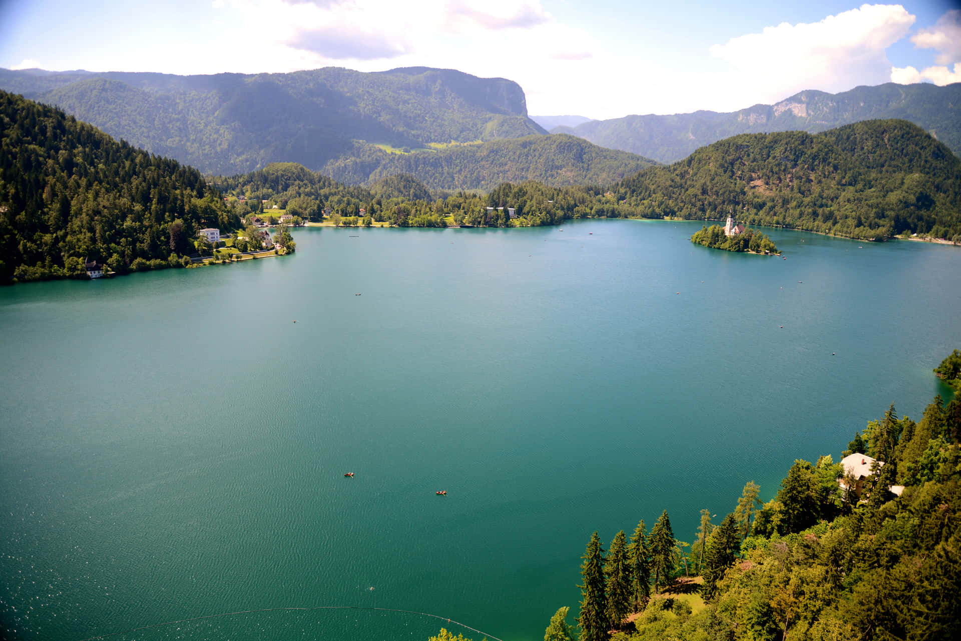 Hermosodía De Verano En El Lago Bled. Fondo de pantalla
