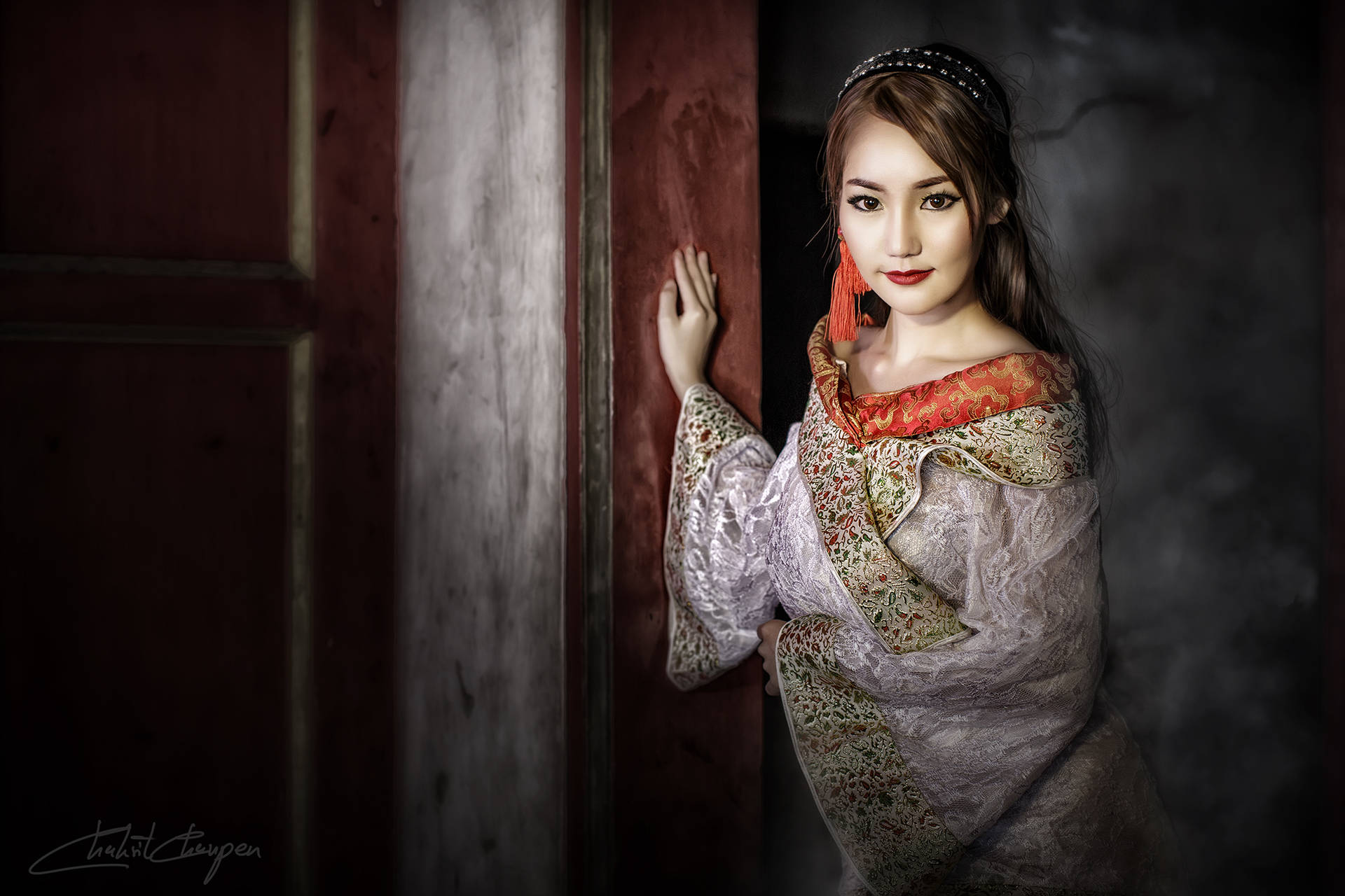 Beautiful Thailand Woman Chut Thai Wallpaper