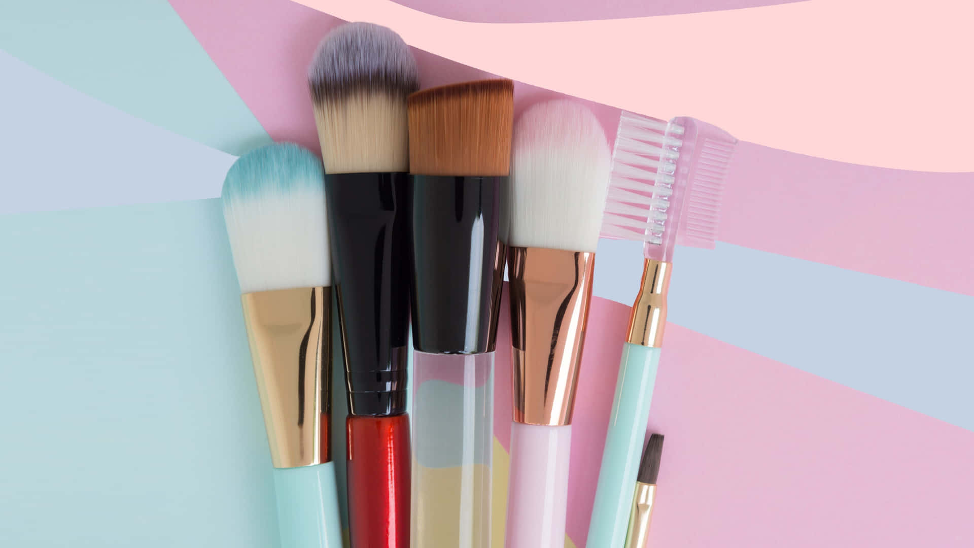 Einegruppe Von Makeup-pinseln Auf Einem Pinken Und Blauen Hintergrund