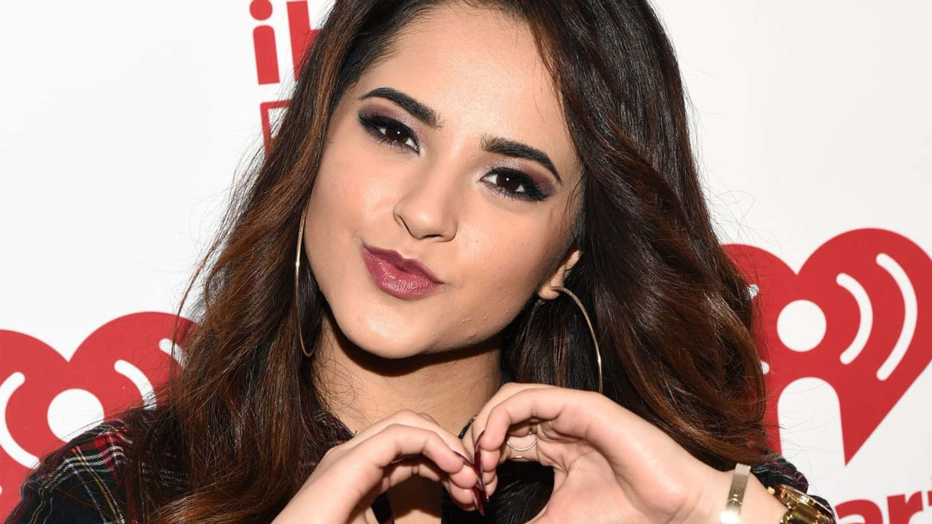 Becky G shines in this stunning outfit