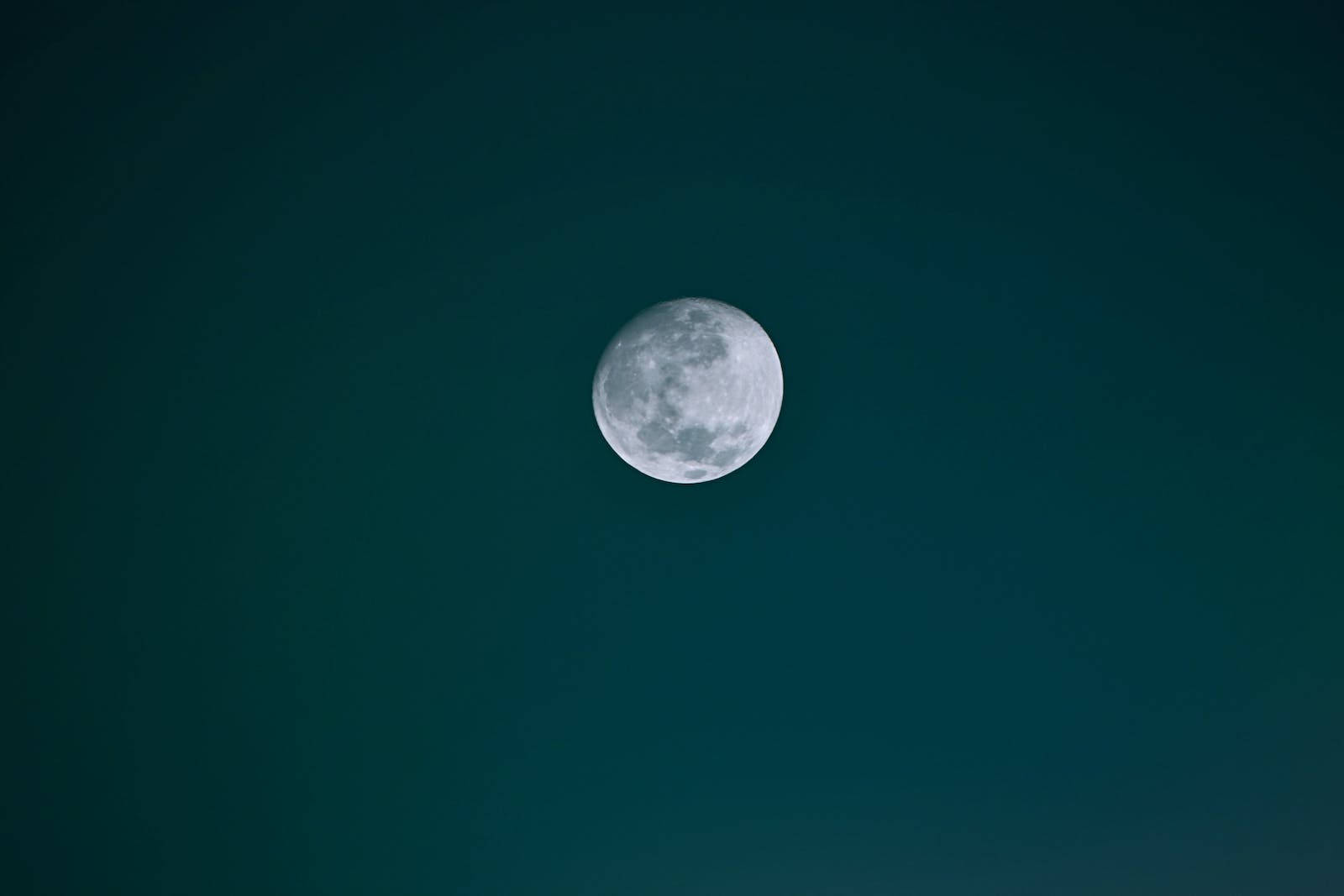 Bedøvelse Voksende Gibbous Moon Desktop Wallpaper