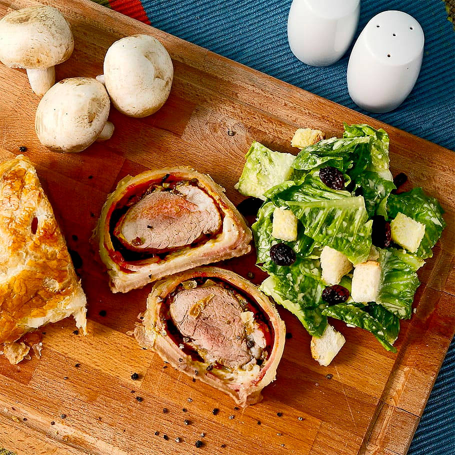 Delicious Beef Wellington With Fresh Salad and Mushrooms Wallpaper