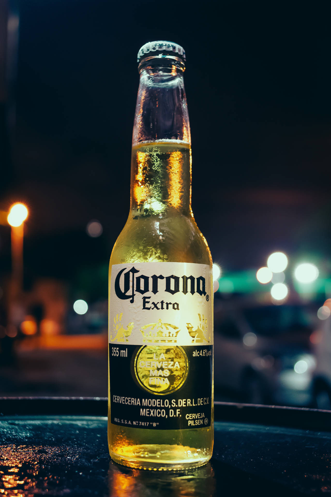 Botellade Cerveza Clásica Botella De Corona. Fondo de pantalla