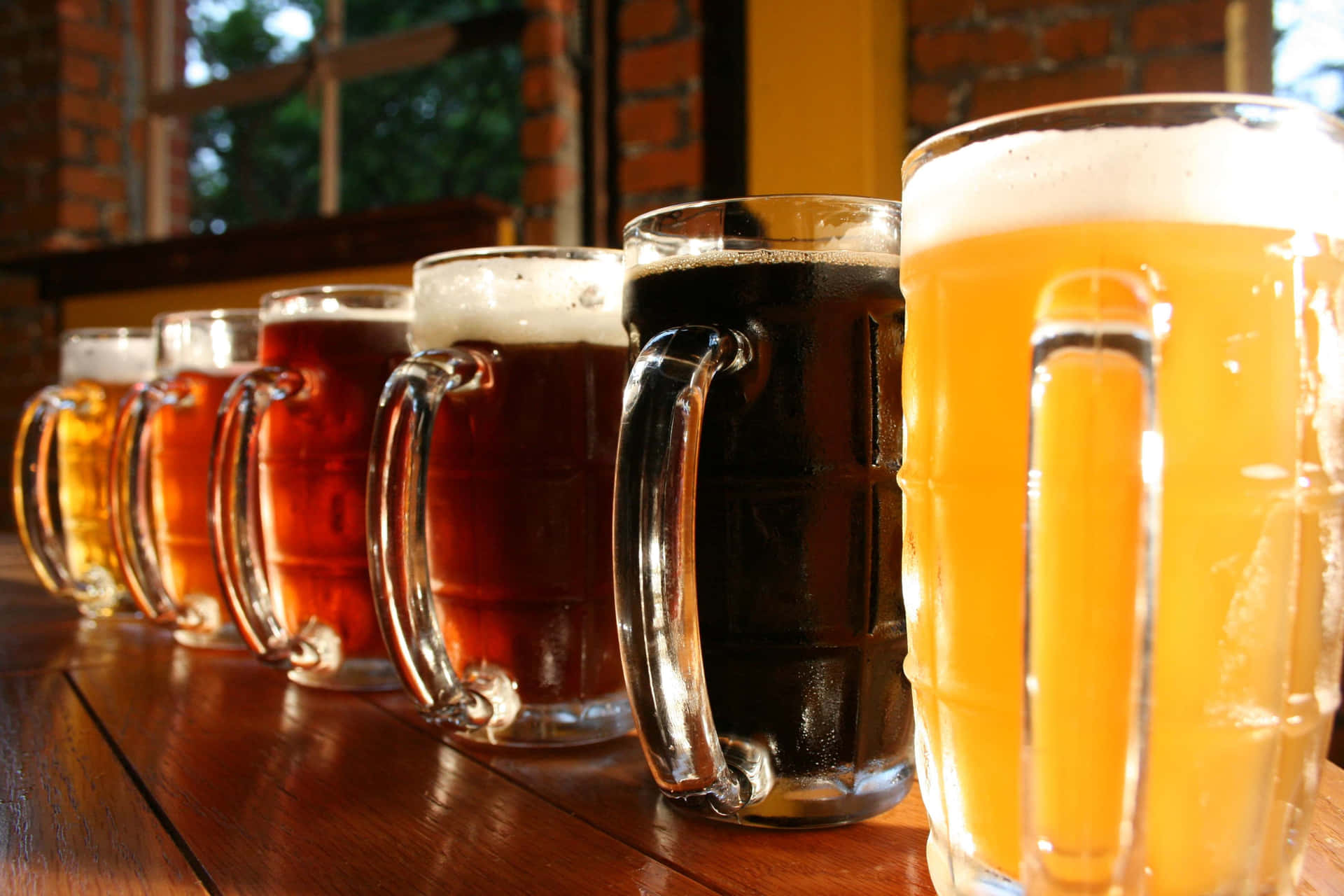 Lasstuns Auf Einen Abend Mit Guten Freunden Und Köstlichem Bier Anstoßen!