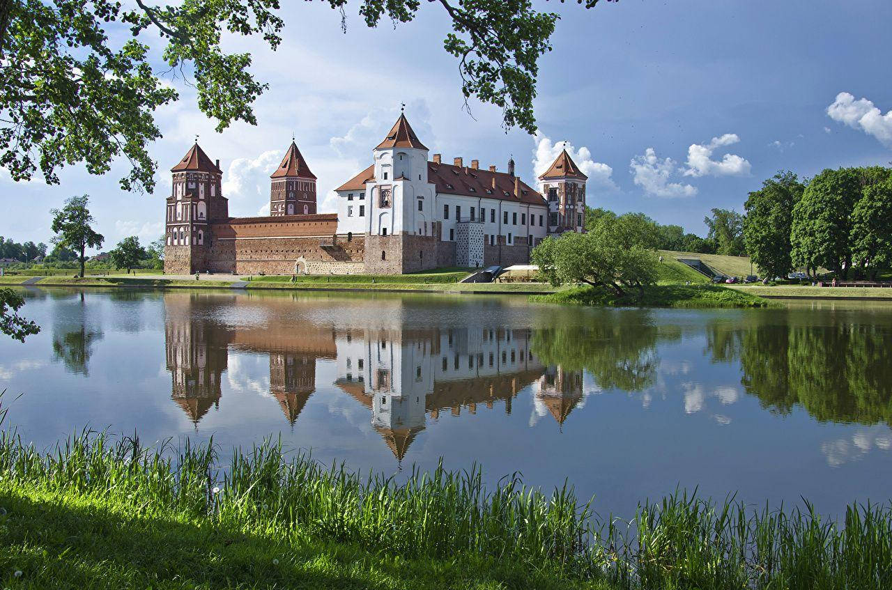 Belarus Castle Moat Garden Wallpaper