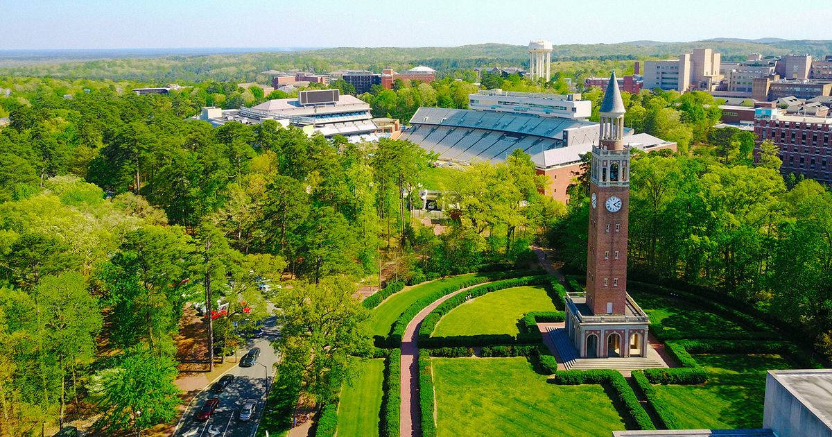 Bell Tower In University Of North Carolina Wallpaper