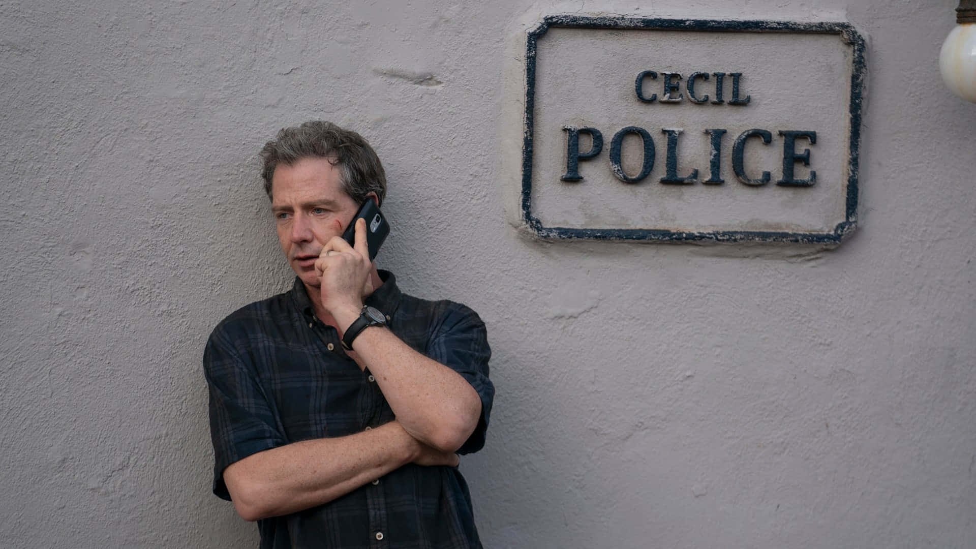 Ben Mendelsohn Cecil Police Phone Call Wallpaper