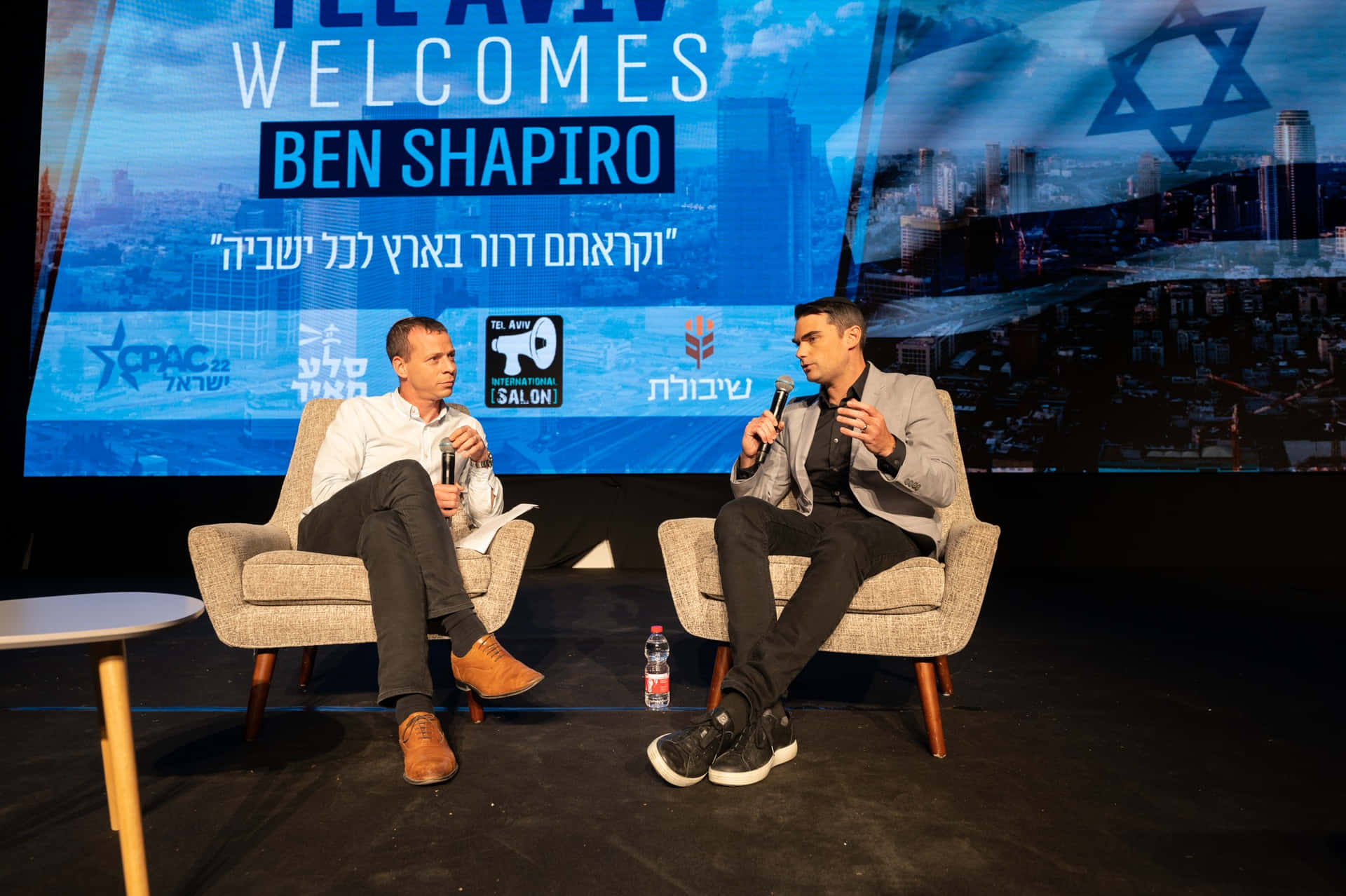 Benshapiro Ist Ein Amerikanischer Autor Und Podcast-host, Der Zu Einer Einflussreichen Stimme In Konservativen Und Rechtsgerichteten Kreisen Geworden Ist.