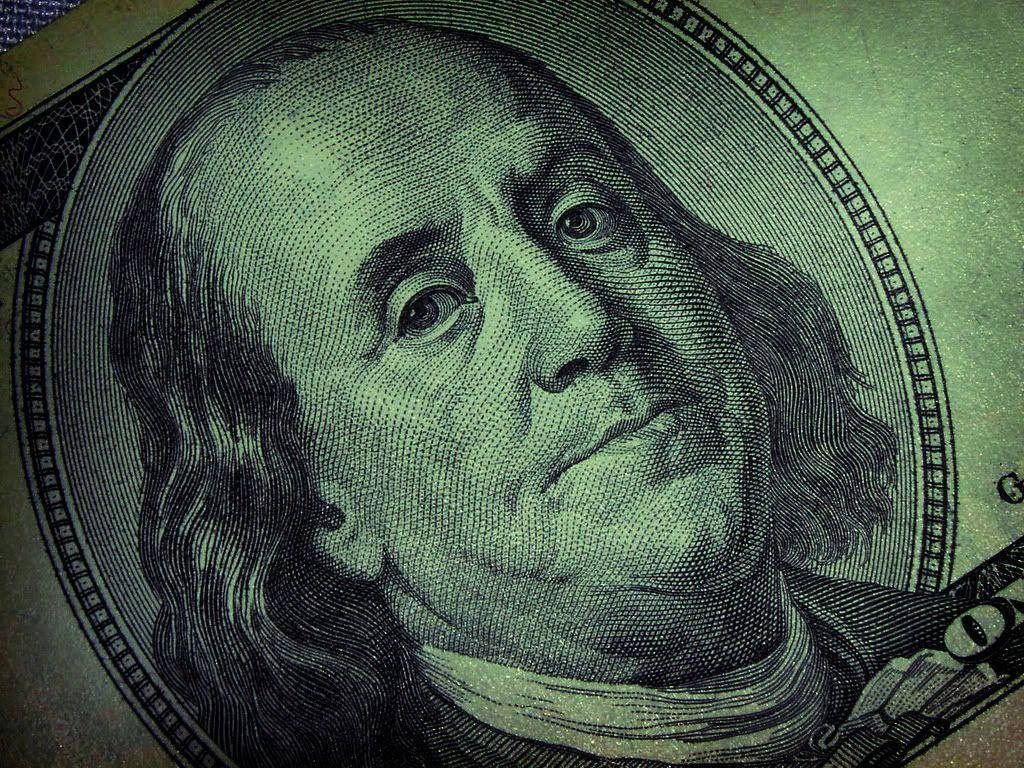 Benjamin Franklin One Hundred Dollar Bill Tapet:Dette tapet har et billede af Benjamin Franklin på et hundrede dollar seddel. Wallpaper