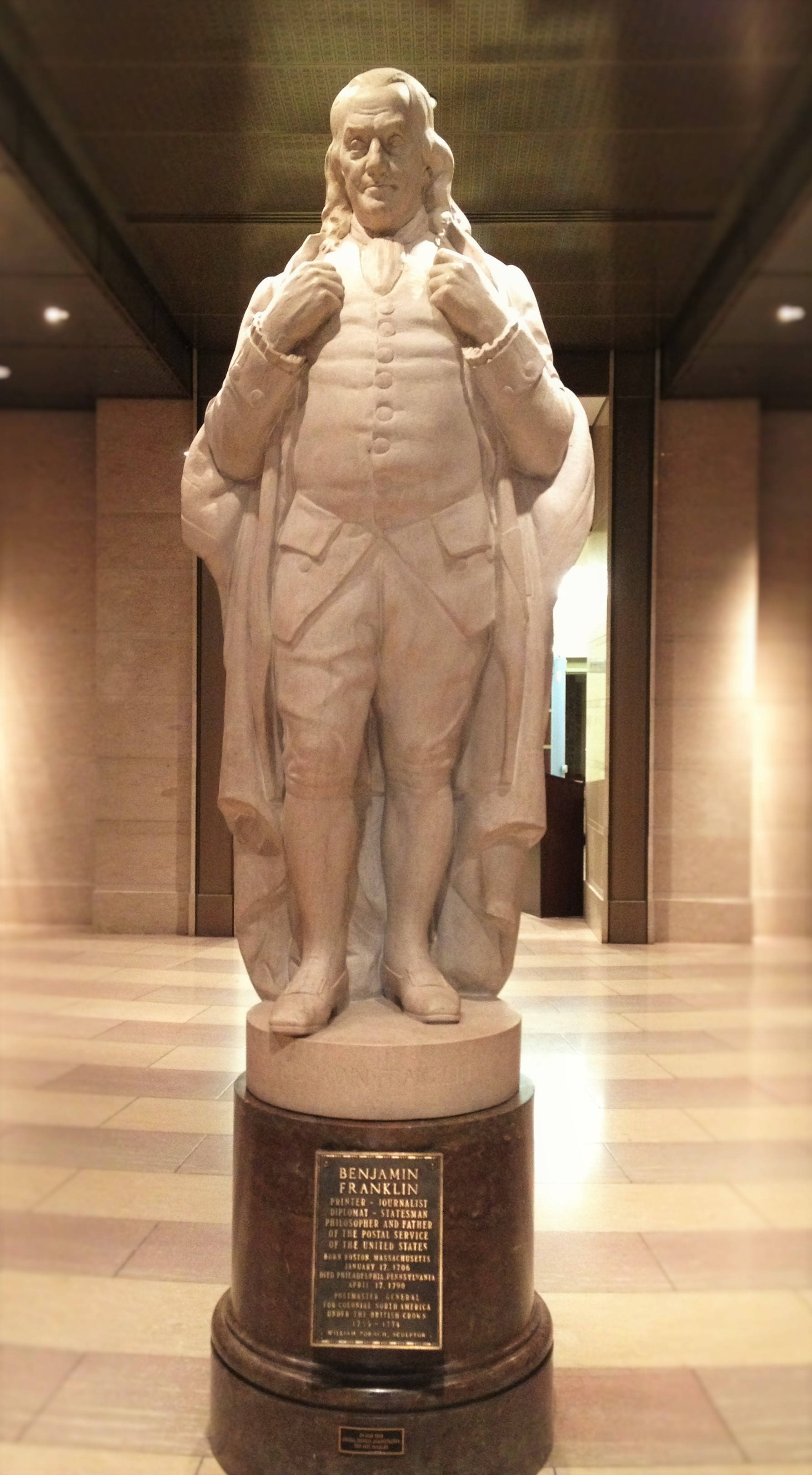 Benjamin Franklin Whole Body Statue Wallpaper
