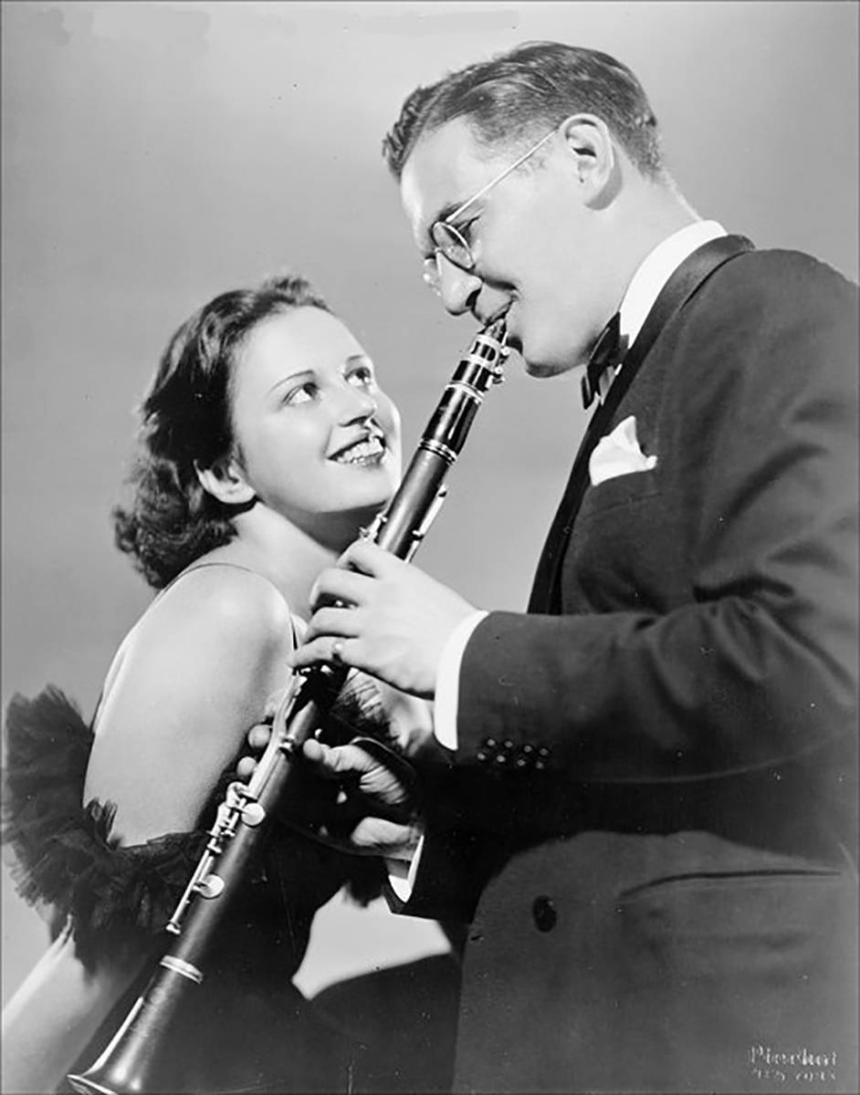 Benny Goodman og Helen Ward i en 1935 optræden scene Wallpaper