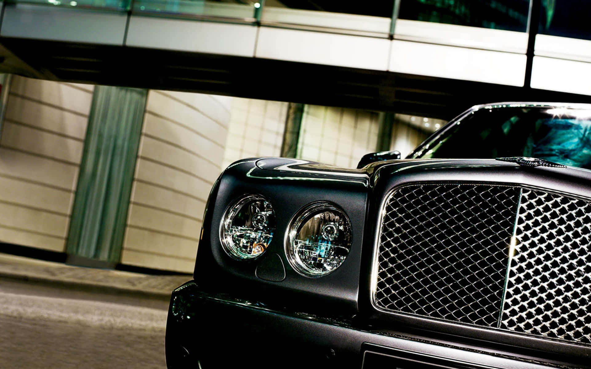 Luxurious Bentley Arnage cruising on an open road Wallpaper