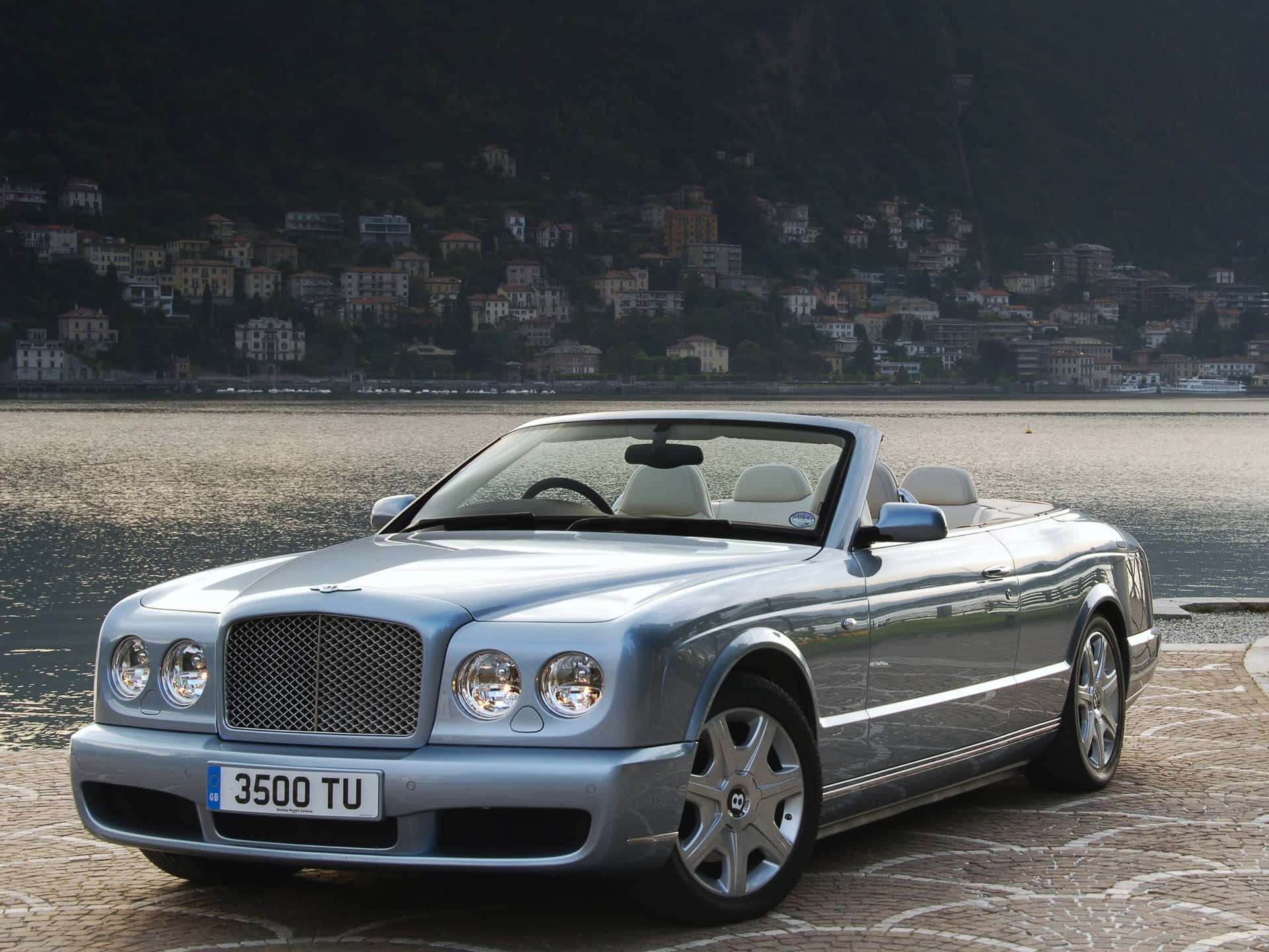 Ellujo Y La Elegancia Del Bentley Azure Fondo de pantalla