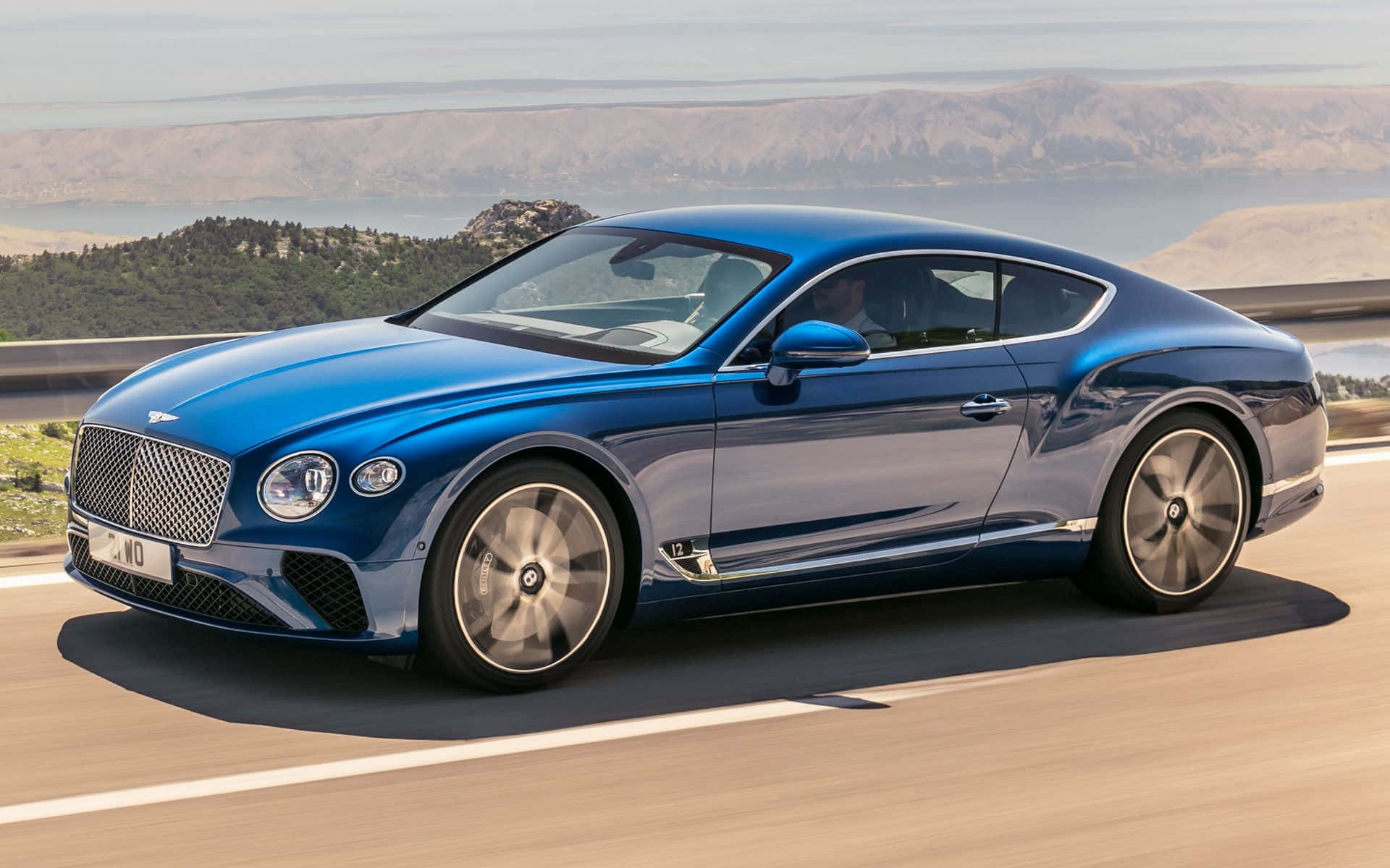 Erlebensie Den Höhepunkt Des Luxus In Einem Bentley