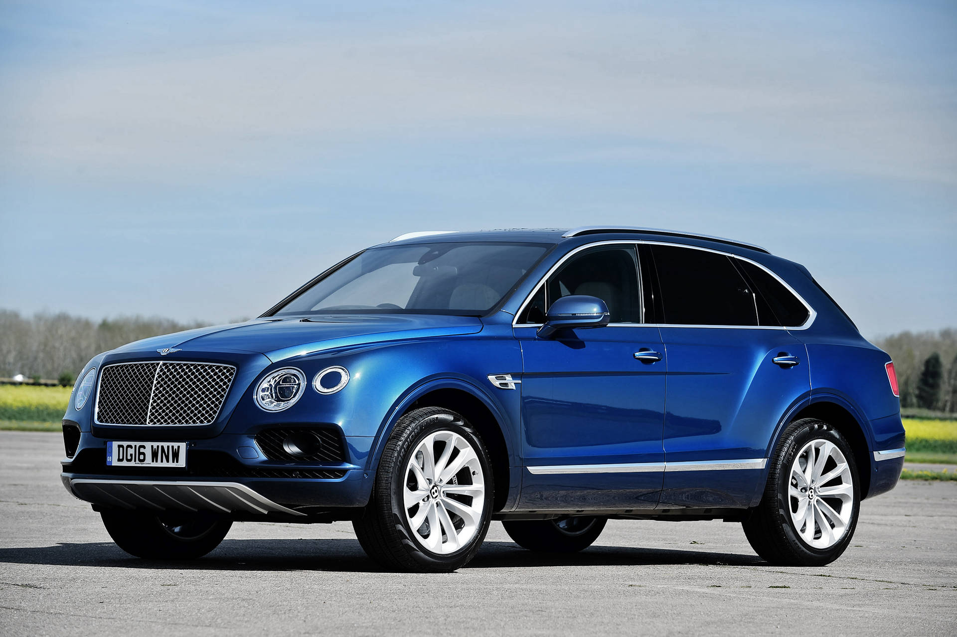 Discover the power of luxury with the new Bentley Bentayga. Wallpaper