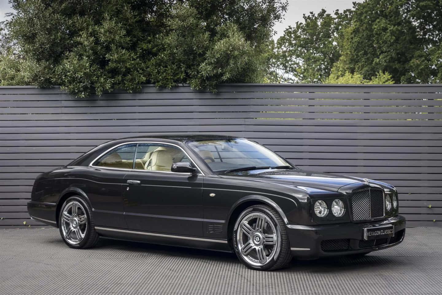 Elegant Bentley Brooklands in Radiant Silver Wallpaper