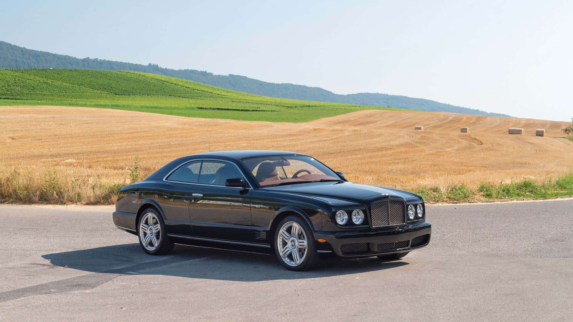 Luxury Vintage Bentley Brooklands Wallpaper