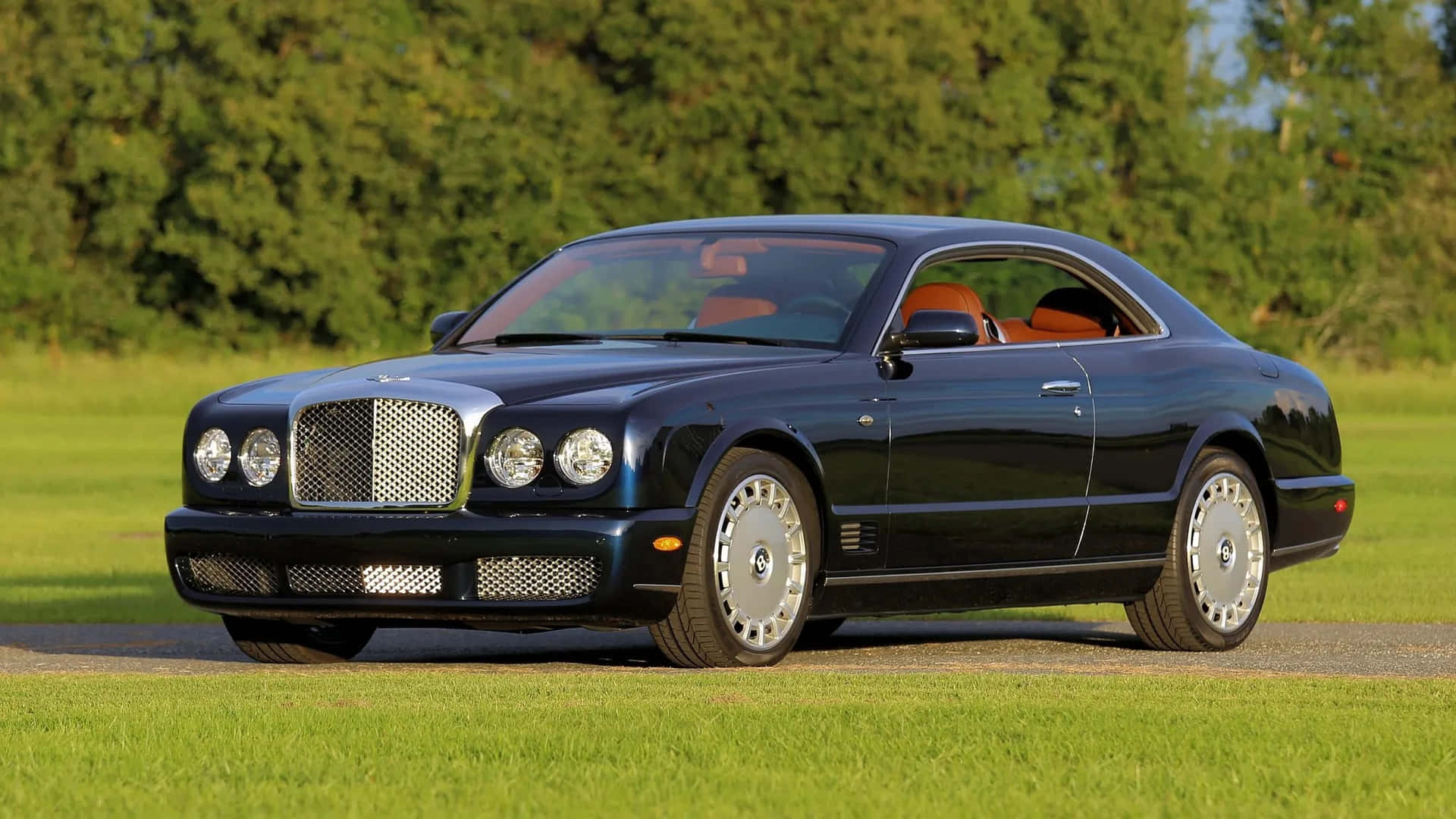 Stunning Bentley Brooklands in action Wallpaper