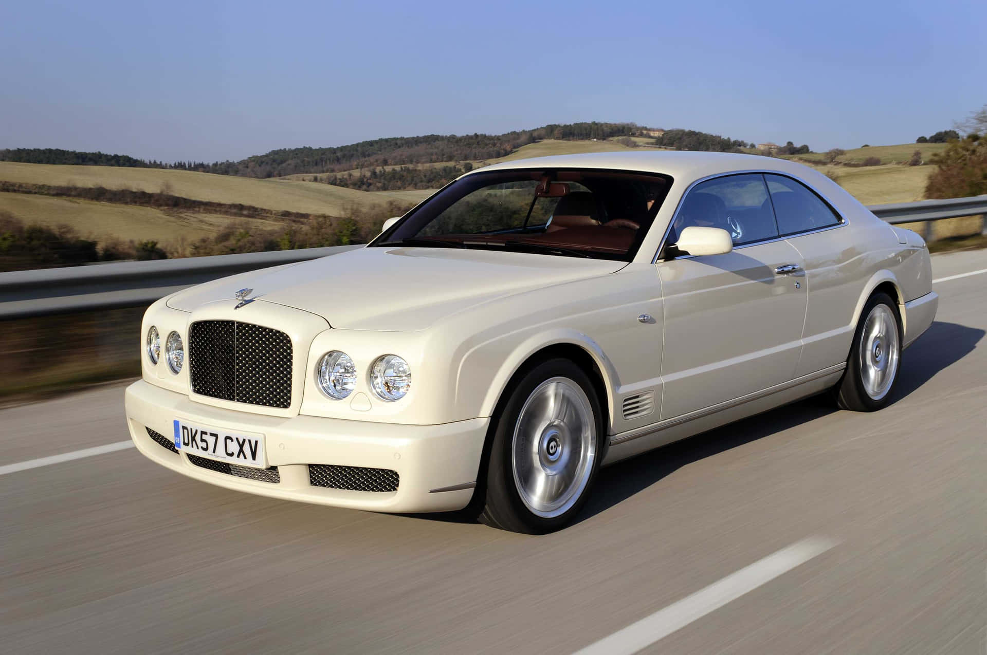 Luxurious Bentley Brooklands in an Elegant Setting Wallpaper