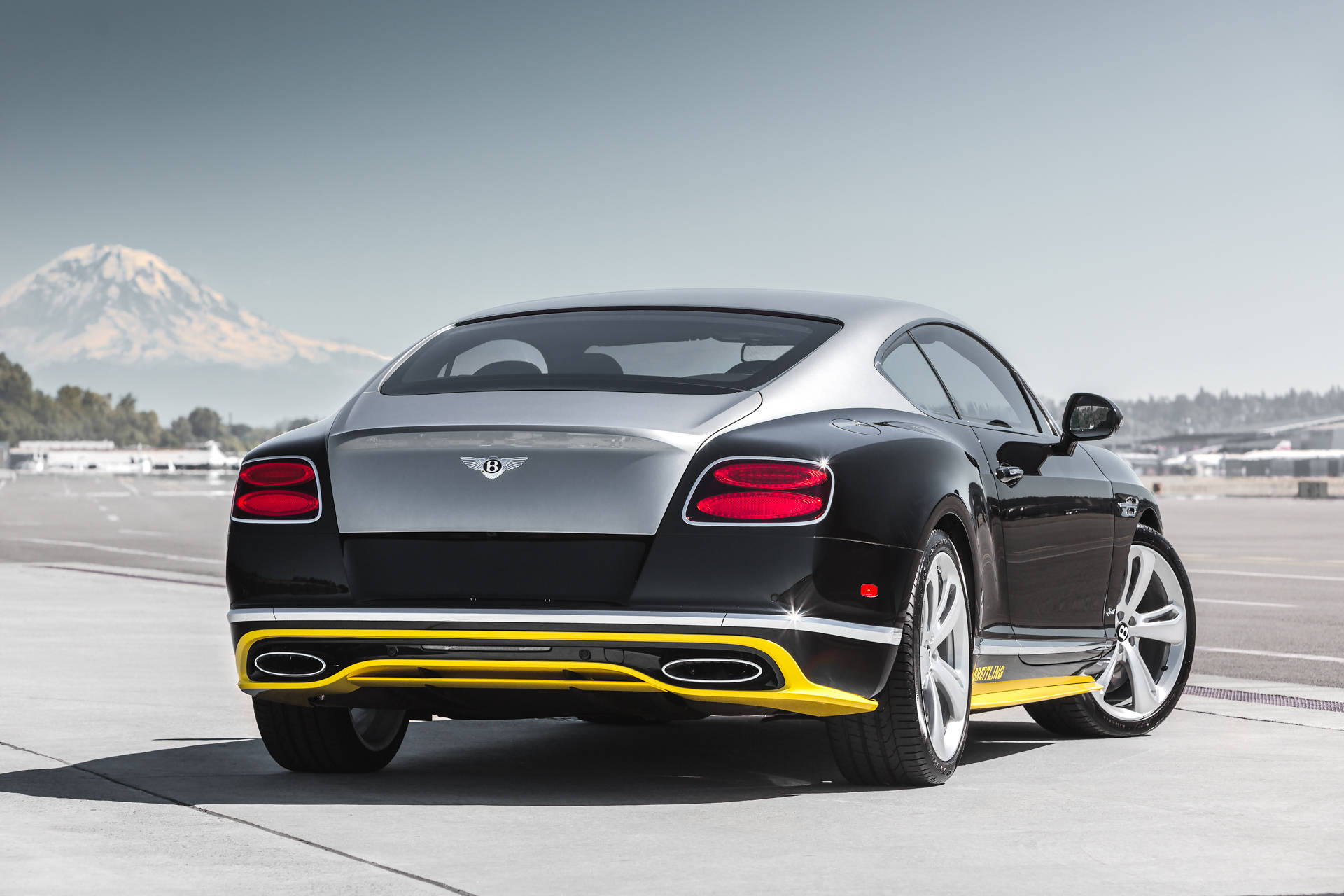 The iconic Bentley Continental GT Wallpaper