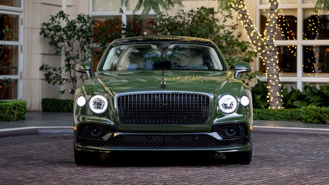 Eleganciasofisticada: Bentley Flying Spur En Un Entorno Vibrante Fondo de pantalla