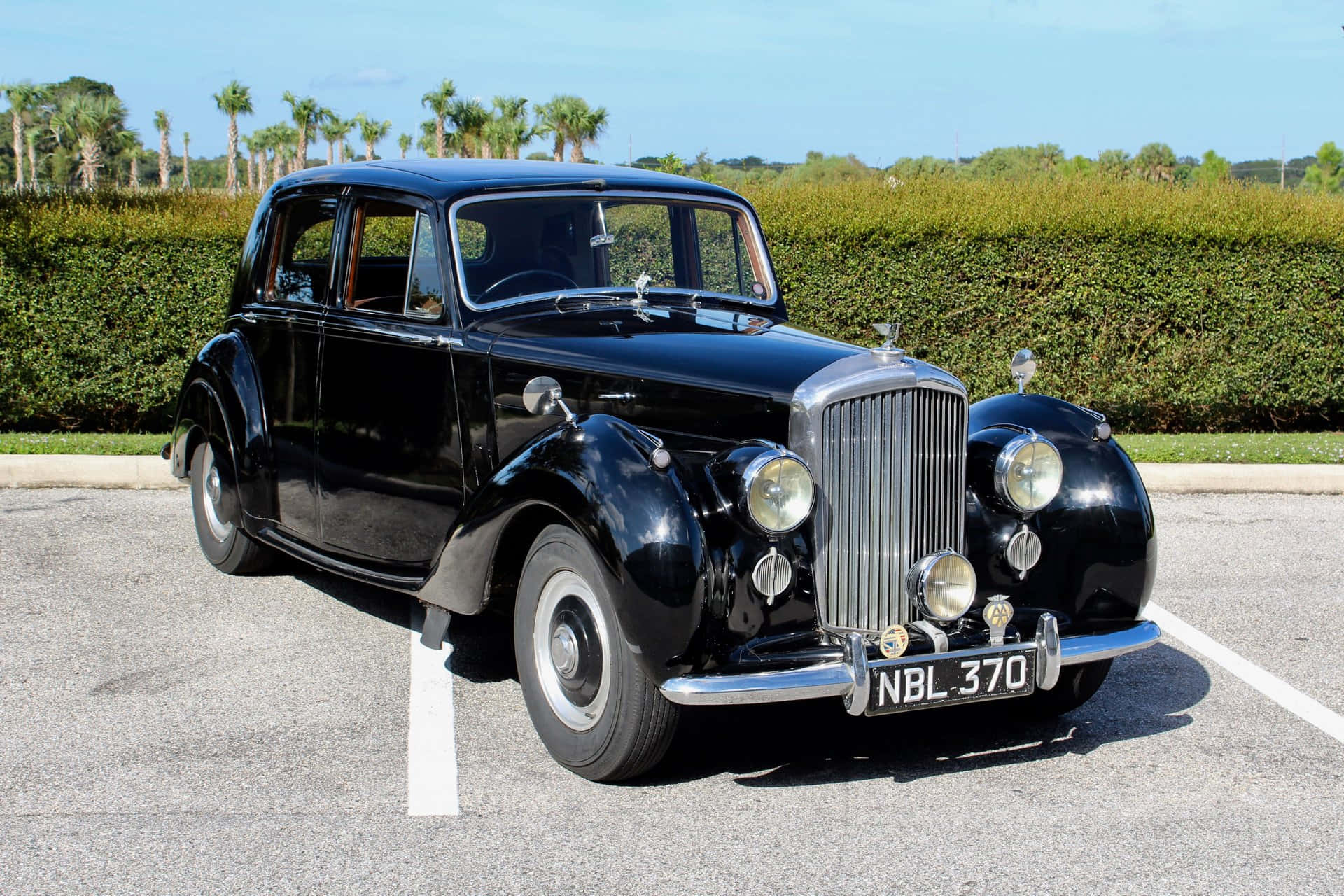 Classic Bentley Mark VI Luxury Car Wallpaper