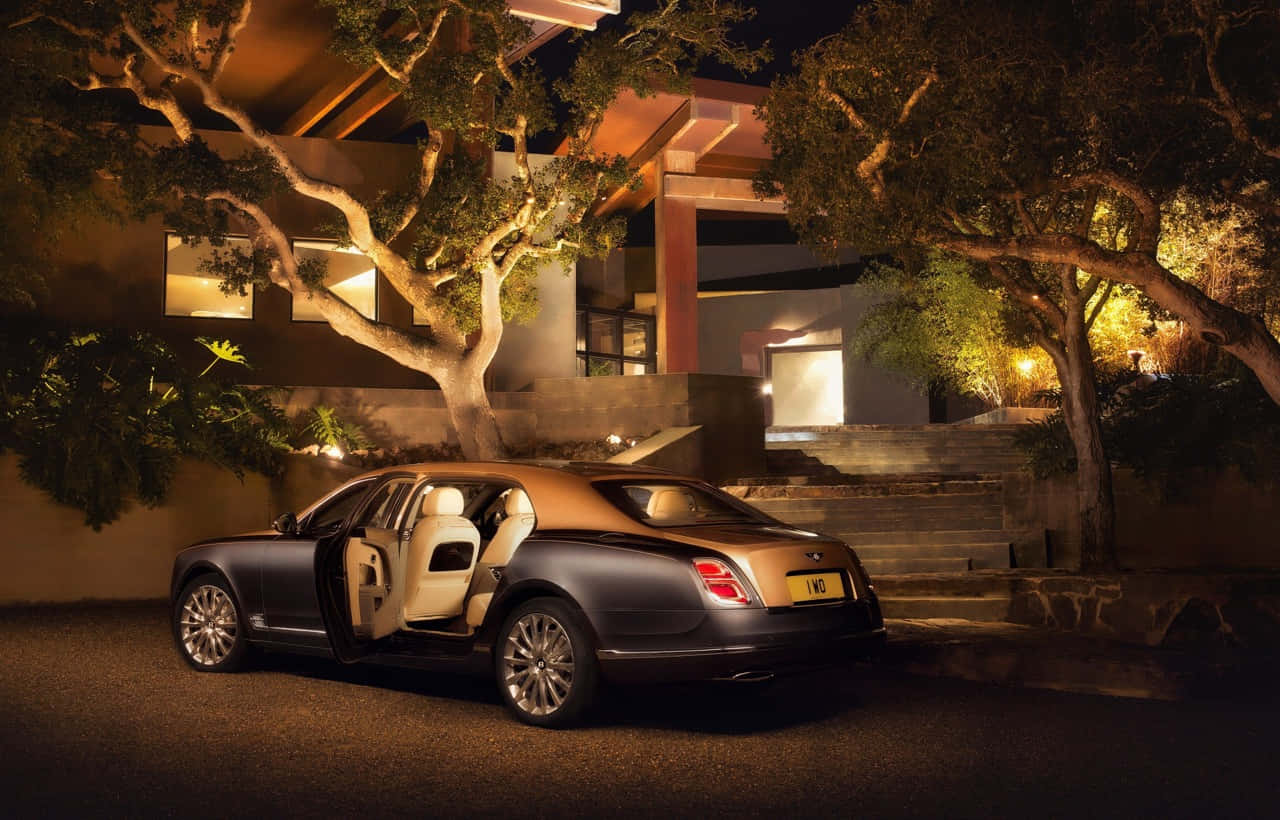 Elegant Bentley Mulsanne on the road Wallpaper