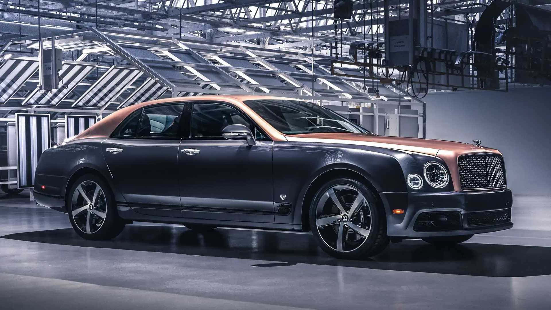 Sleek and Luxurious Bentley Mulsanne on the Road Wallpaper