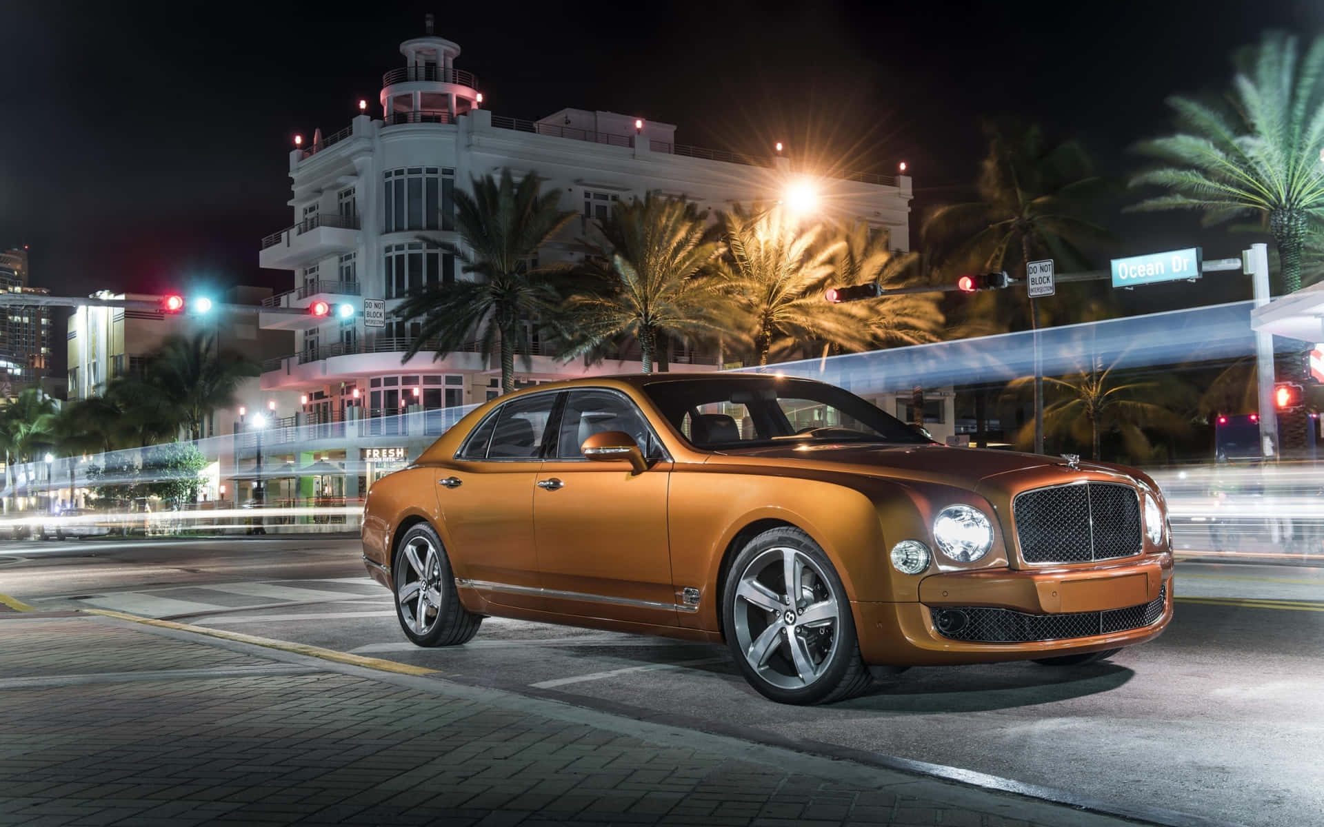 Caption: Luxury Meets Elegance: Bentley Mulsanne in Full Display Wallpaper