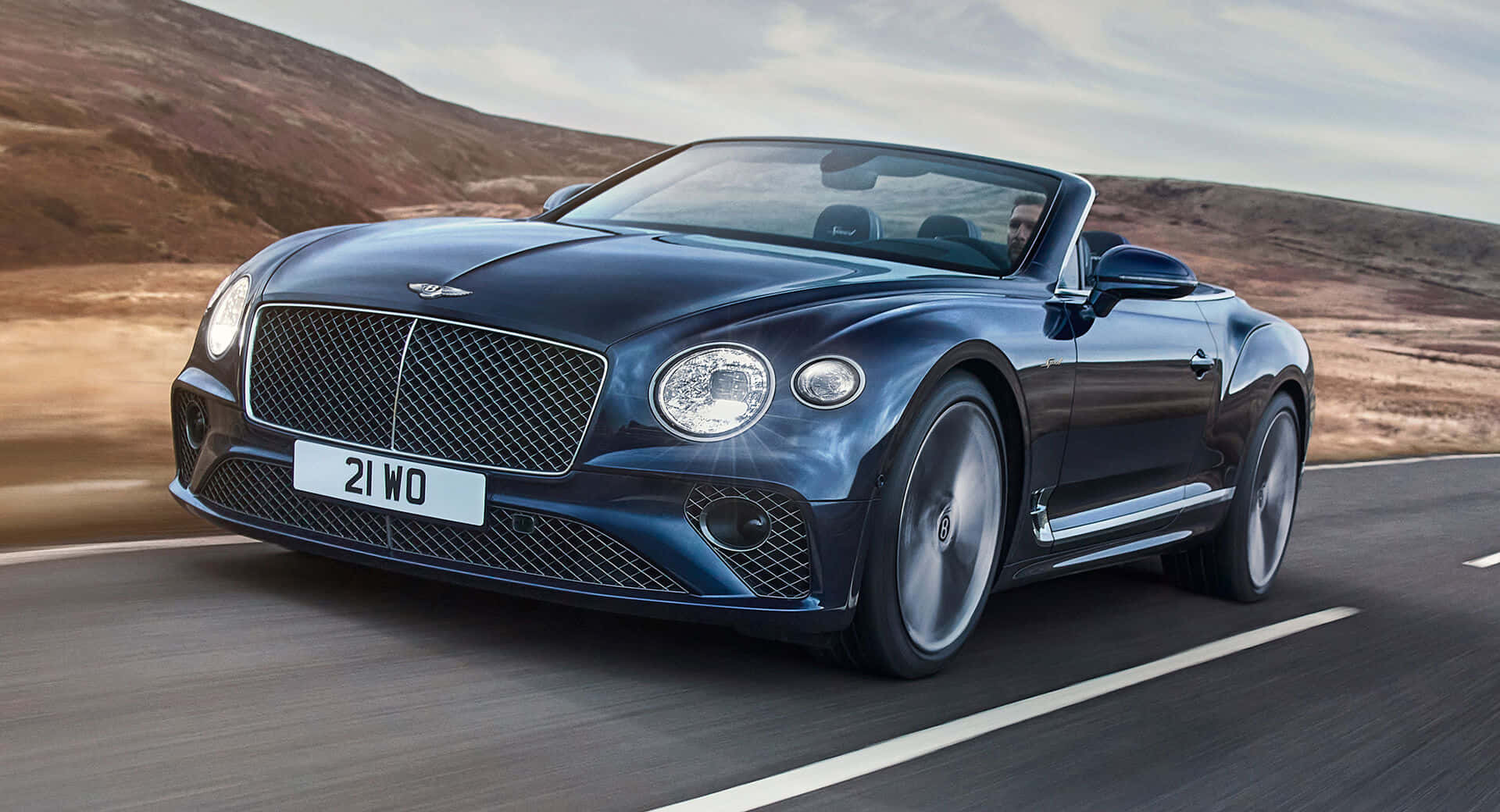 Verfeinerteluxus: Genießen Sie Die Luxuriöse Fahrt Eines Bentley