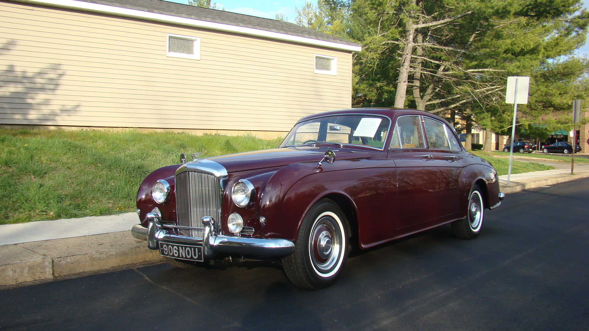 Luxurious Vintage Bentley S2 on Display Wallpaper
