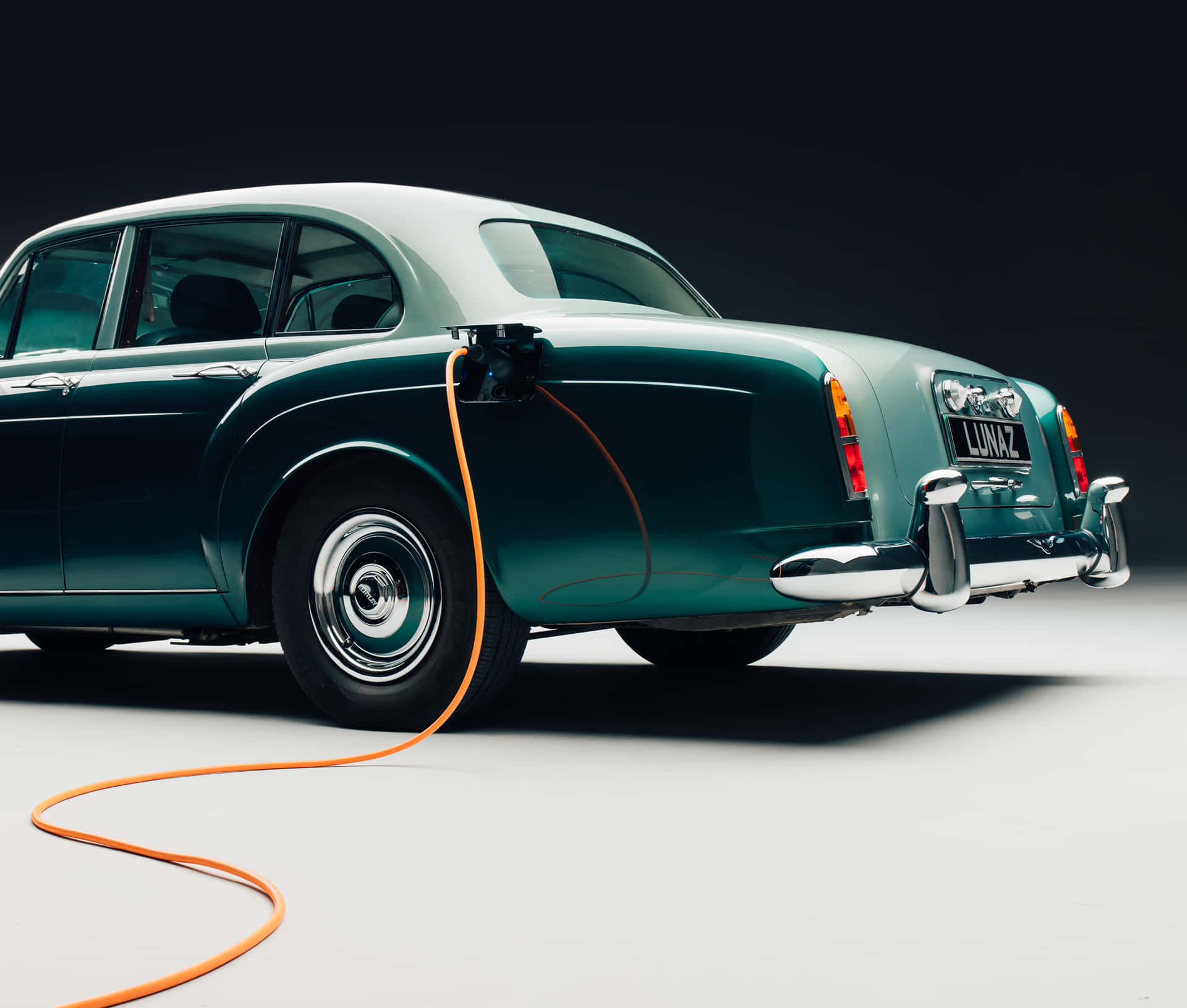 Timeless Elegance - A Classic Bentley S2 Wallpaper