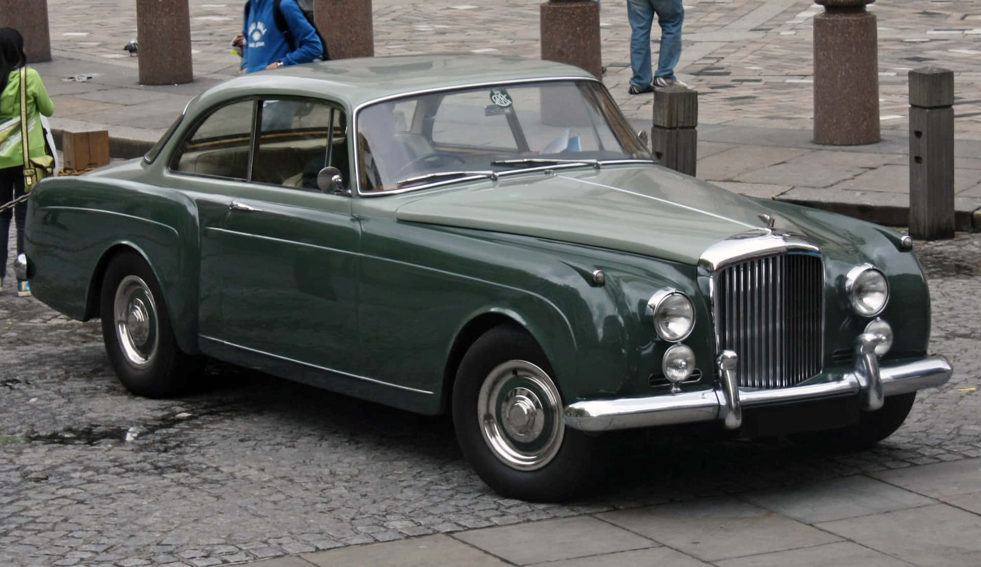 Elegant 1960 Bentley S2 in a Luxurious Setting Wallpaper