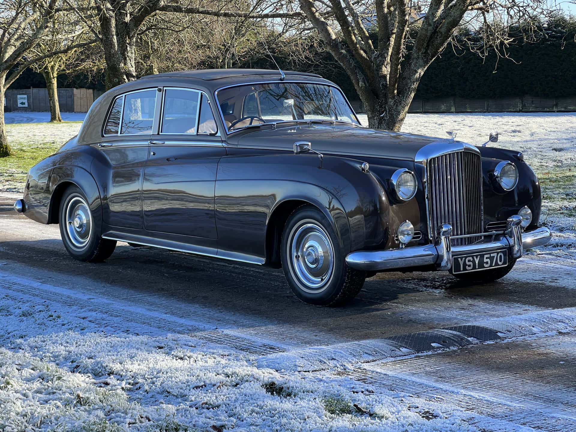 Classic Bentley S2 Luxury Automobile Wallpaper