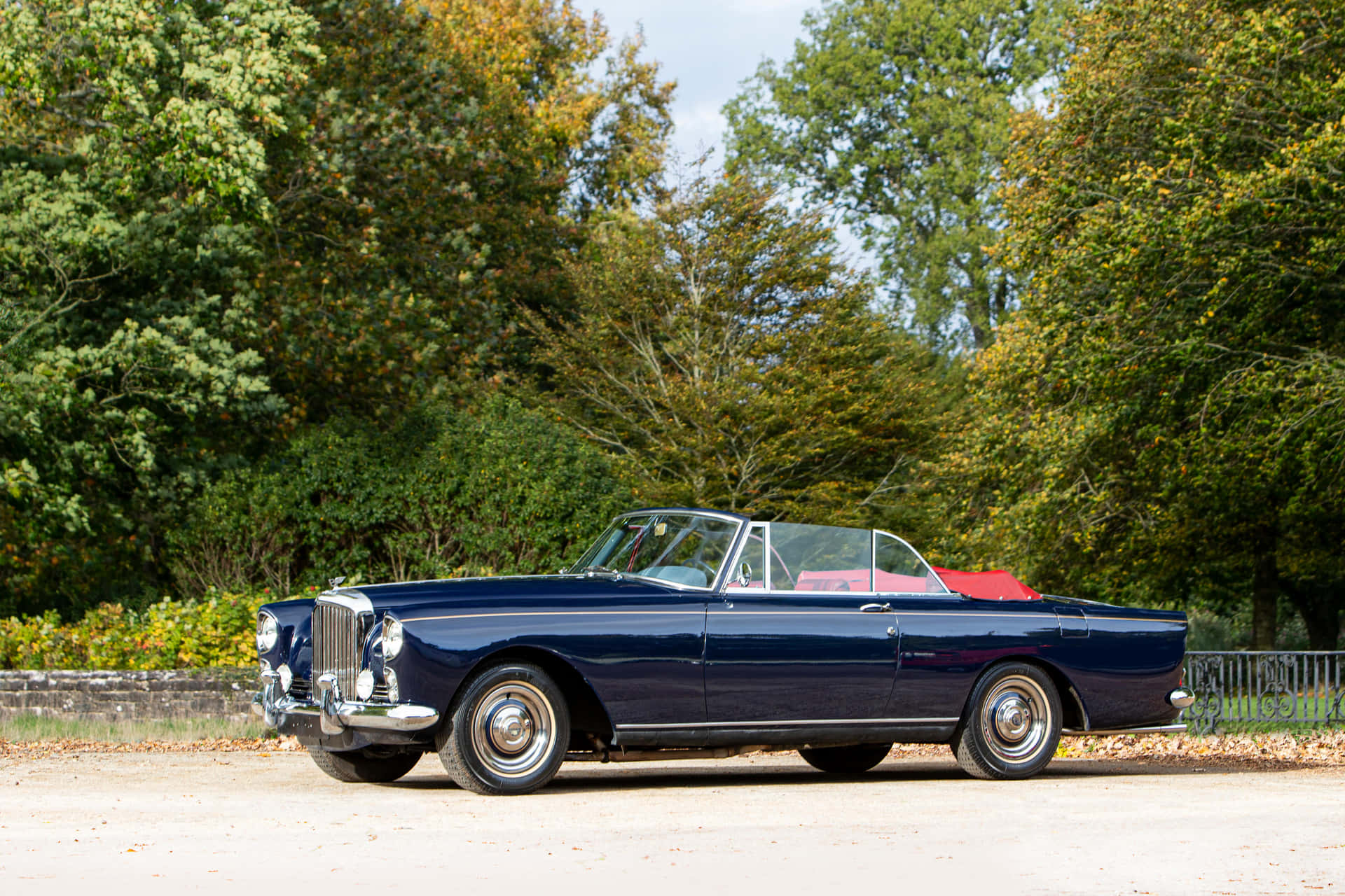 Classic Bentley S2 in Immaculate Condition Wallpaper