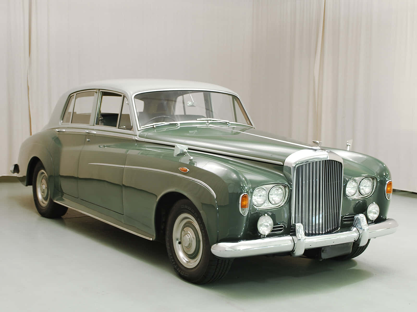 Download Bentley S3 1600 X 1200 Wallpaper Wallpaper | Wallpapers.com