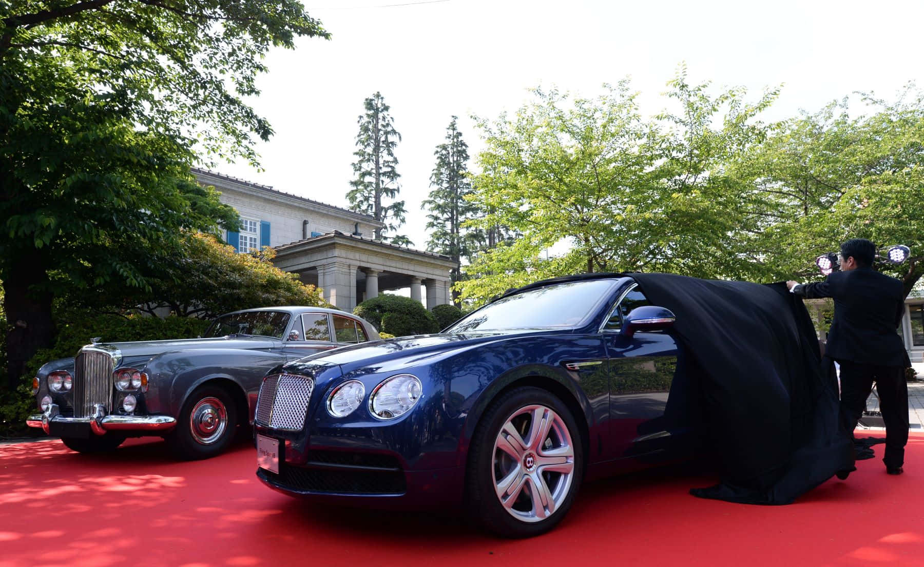 Bentley S3 Luksussedan I Fantastisk Blå Bakgrunnsbildet