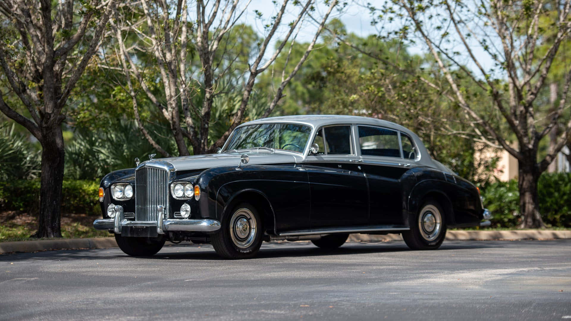 Elegant Bentley S3 in Classic Setting Wallpaper