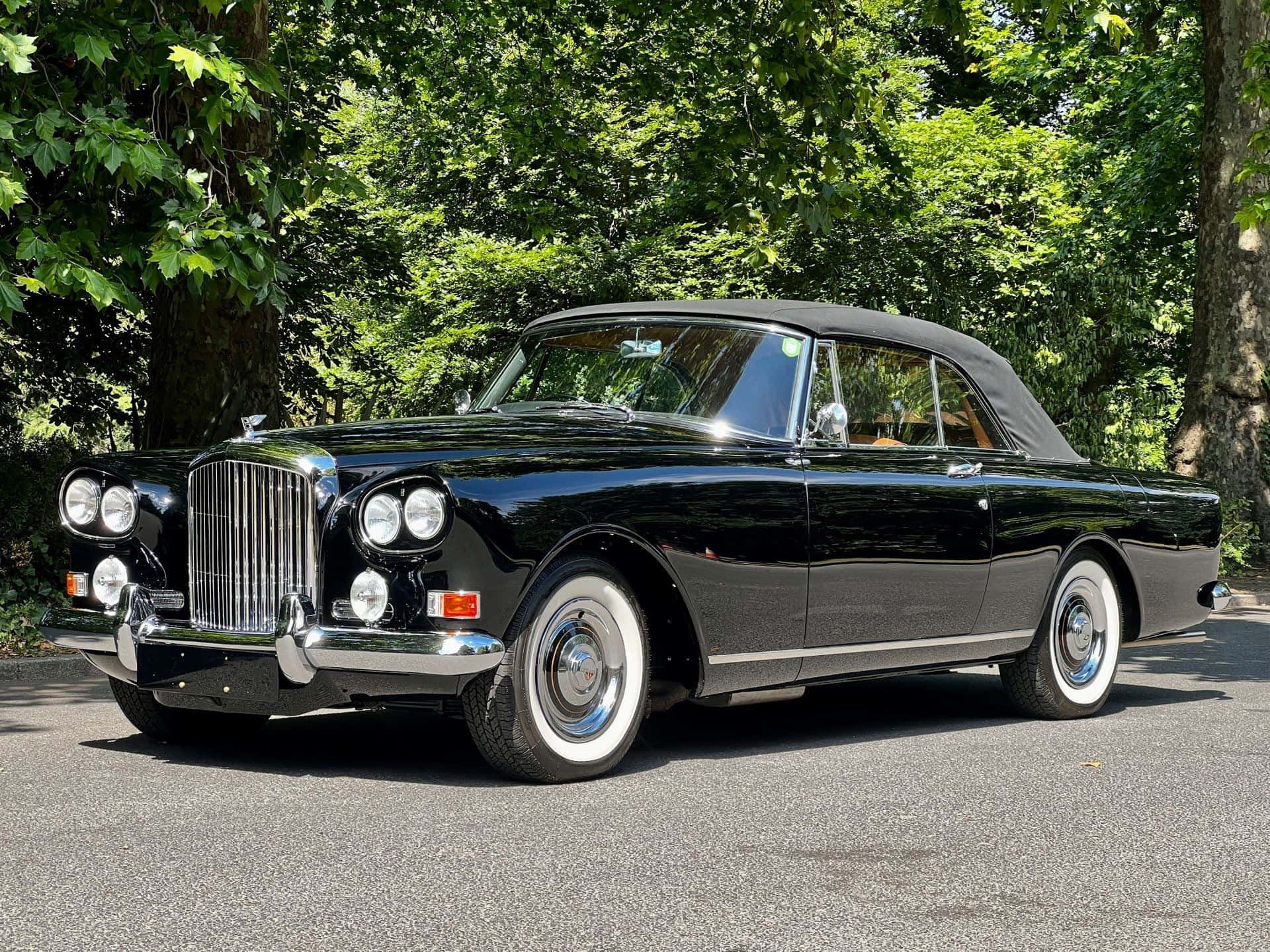 Elegant Bentley S3 in its full glory Wallpaper