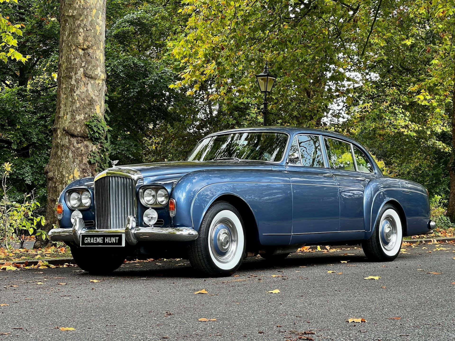 Stunning Bentley S3 Gleaming under the Sun Wallpaper