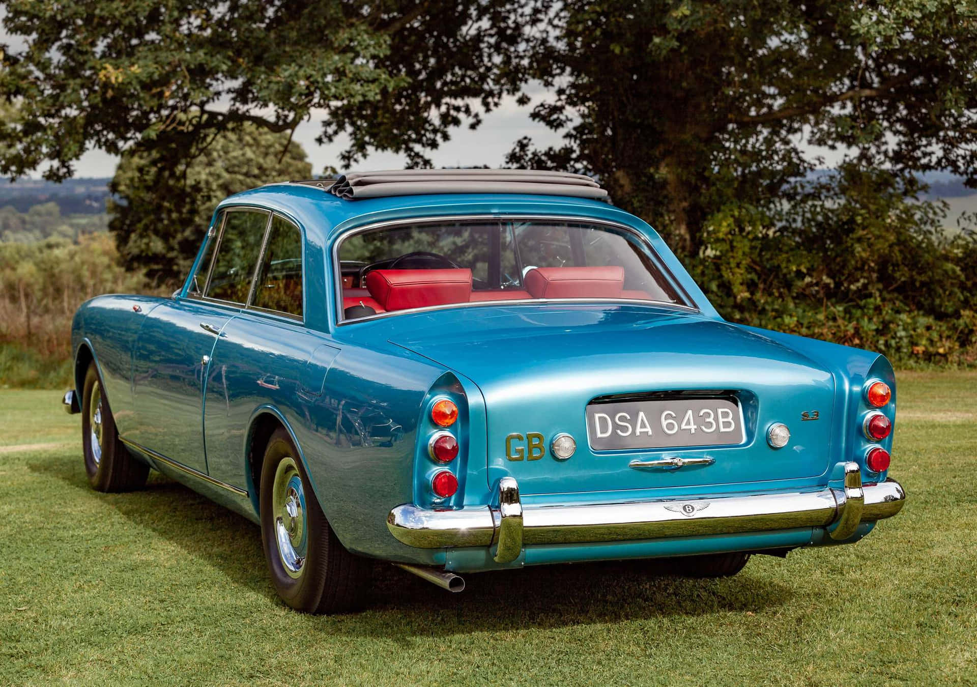 Bentley S3 Éblouissante Dans Une Élégance Classique Fond d'écran