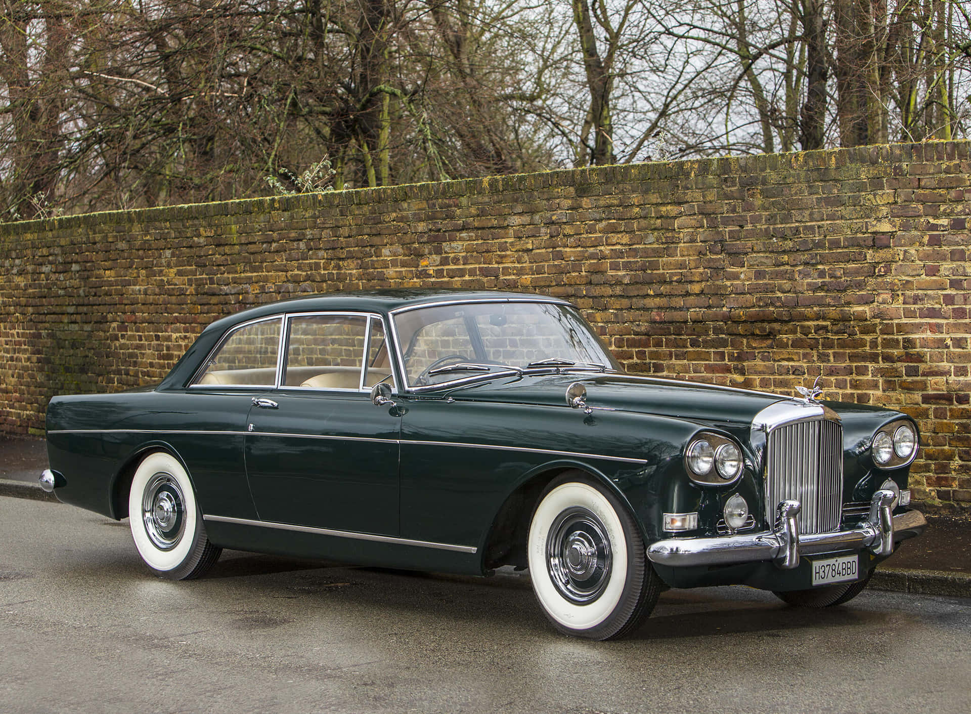 Elegantti Bentley S3 Moitteettomassa Kunnossa Taustakuva