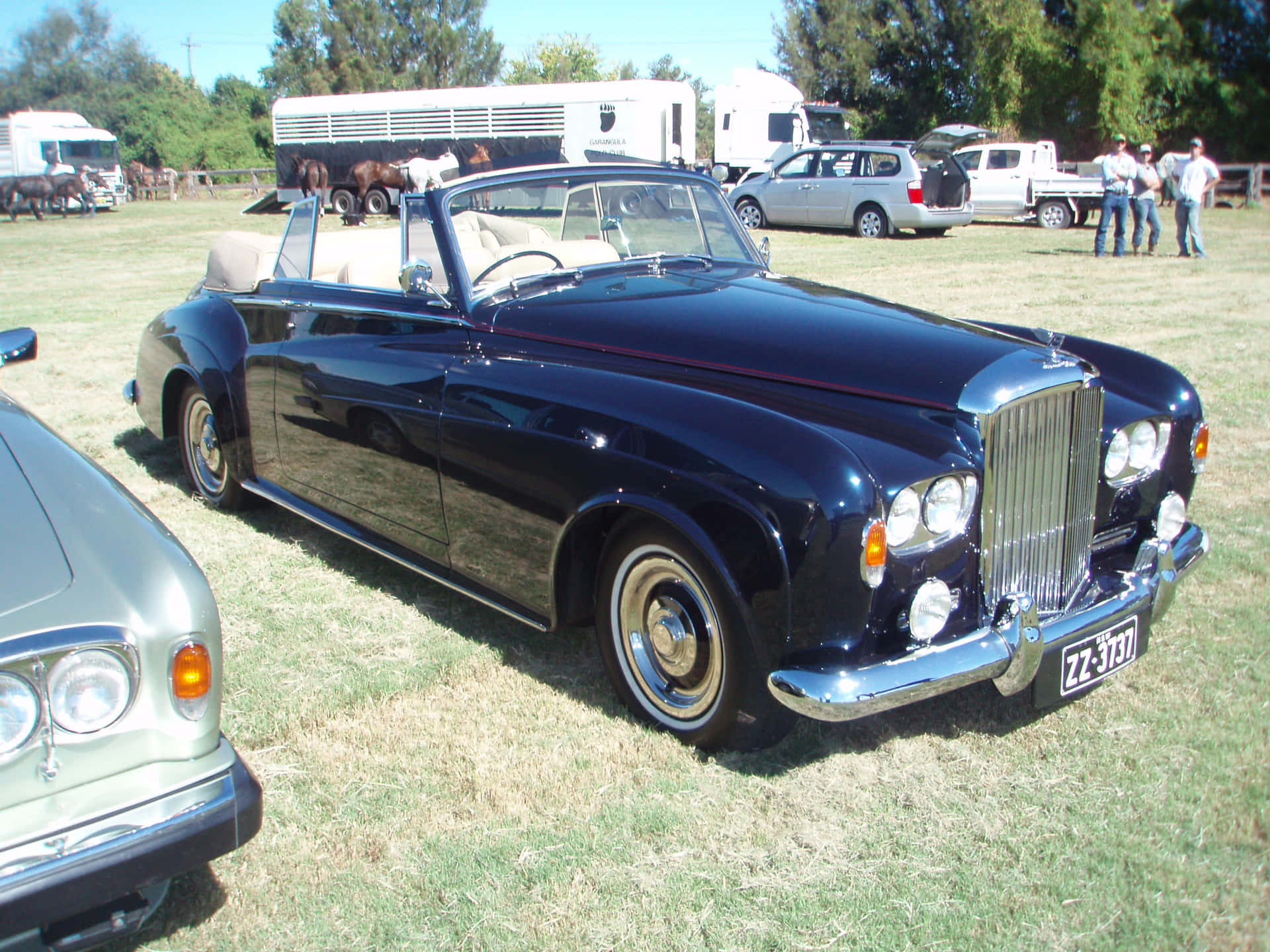 Bentley S3 Luxueuse Dans Un Cadre Élégant Fond d'écran