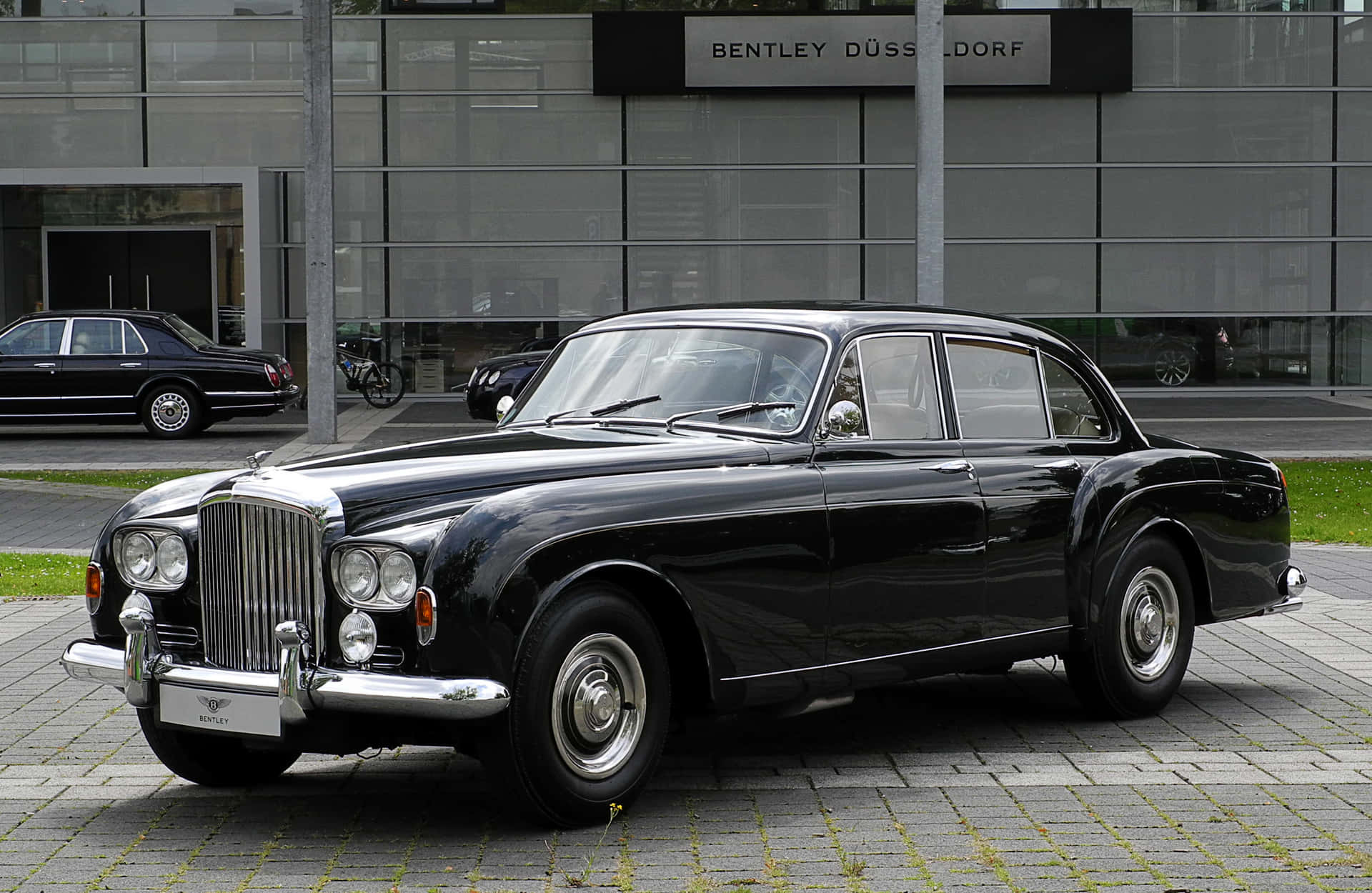 Sophisticated Black Bentley S3 in a Luxurious Setting Wallpaper