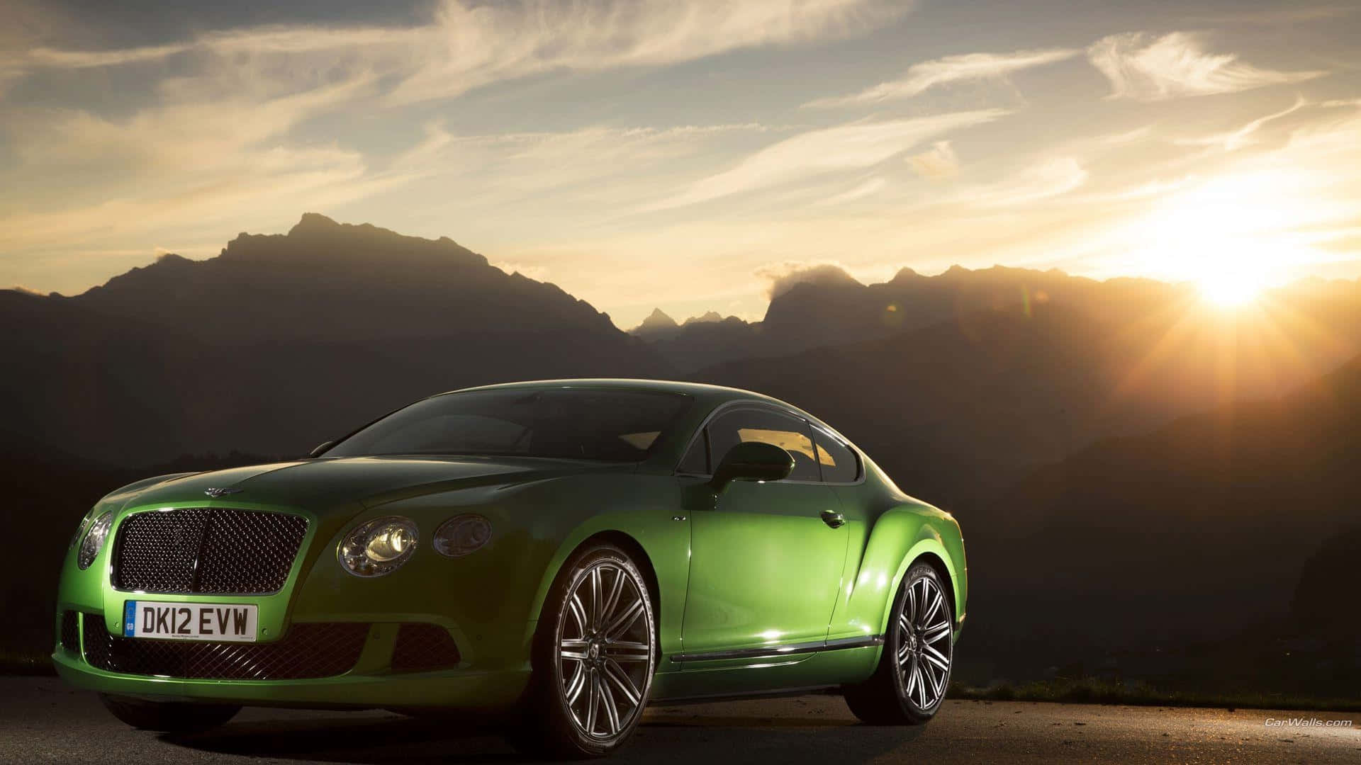 Grøn Bentley Continental Sport er et luksuriøst racingmønster. Wallpaper