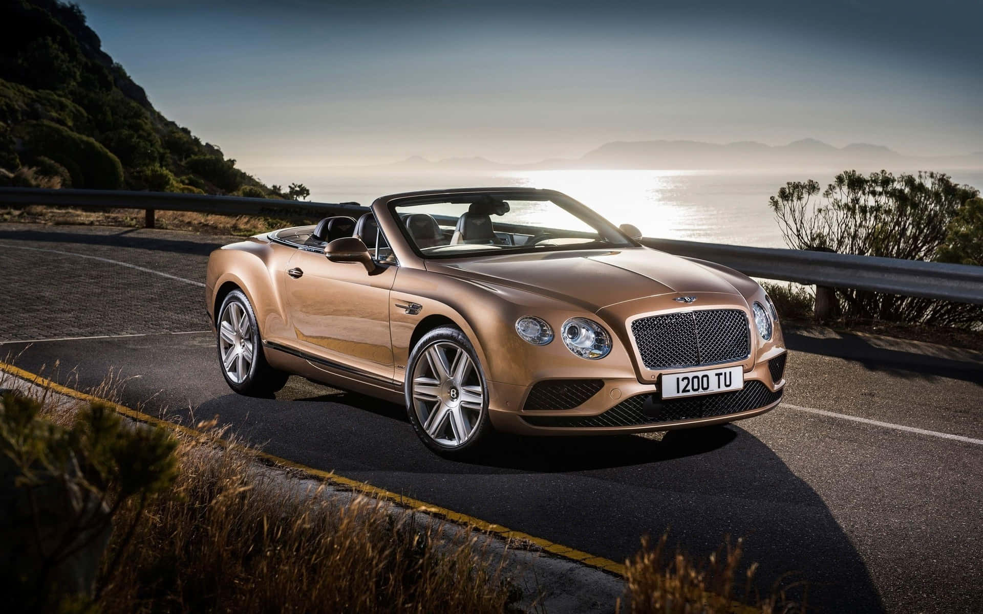 Guld Bentley Continental Sport Skræddersyet Baggrund Wallpaper