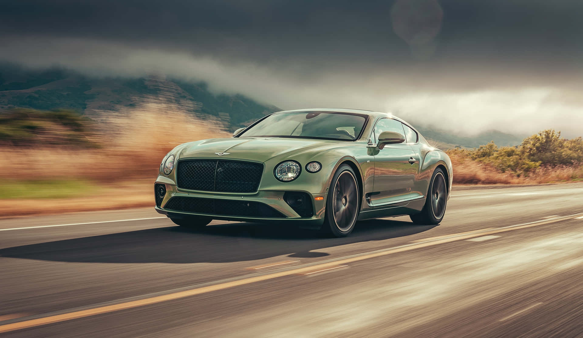 Carrerahacia La Cima En El Bentley Sport. Fondo de pantalla